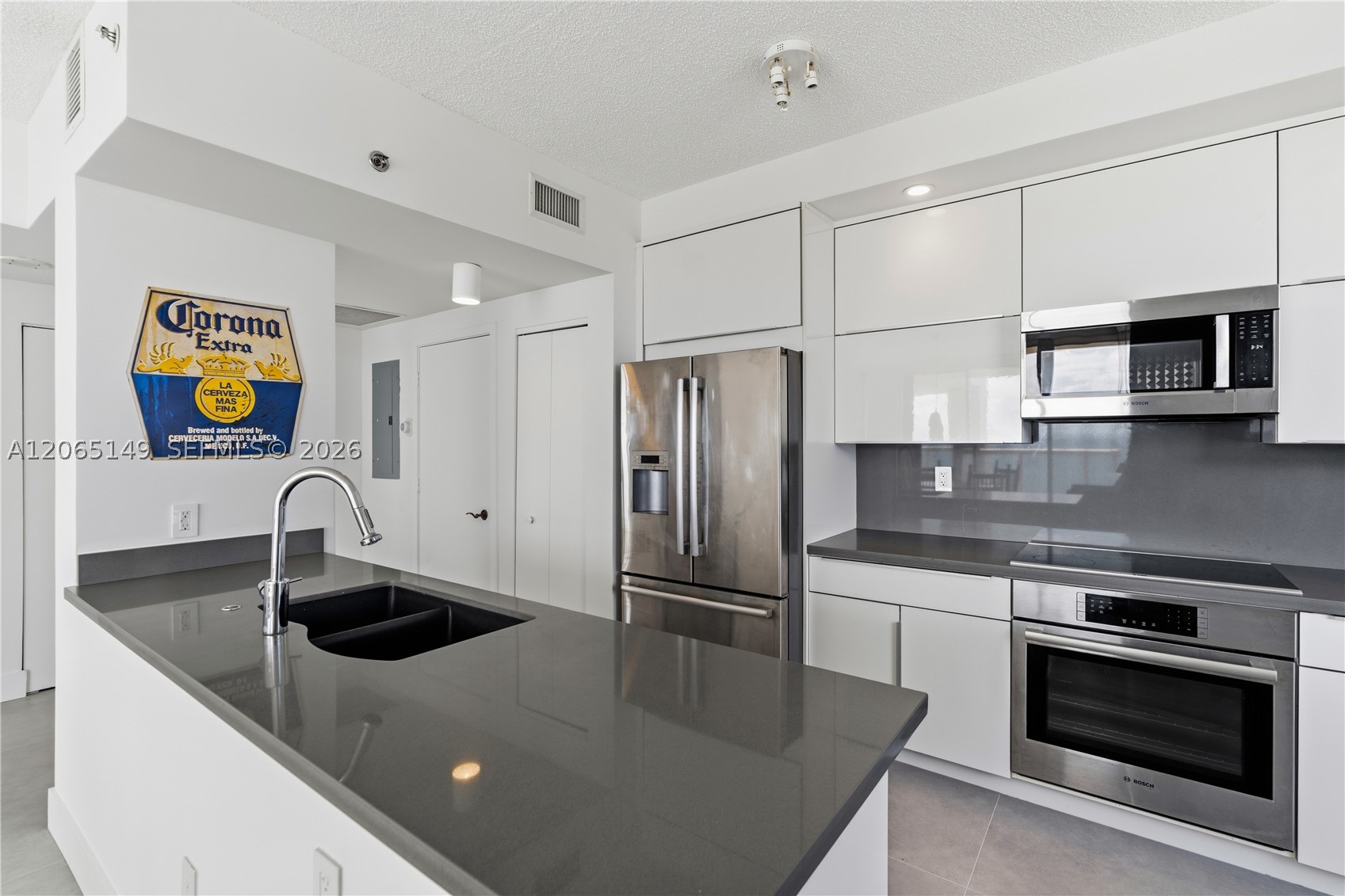 4201 Collins Ave #1503, Miami Beach FL 33140