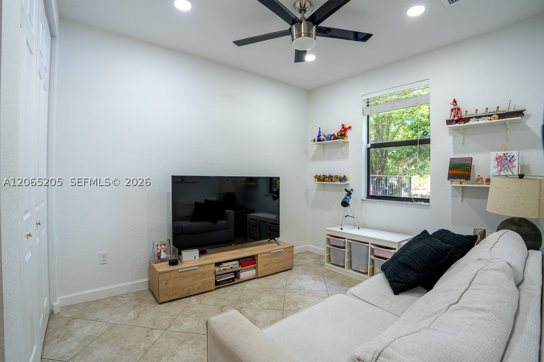 6943 Halton Park Ln, Coconut Creek FL 33073