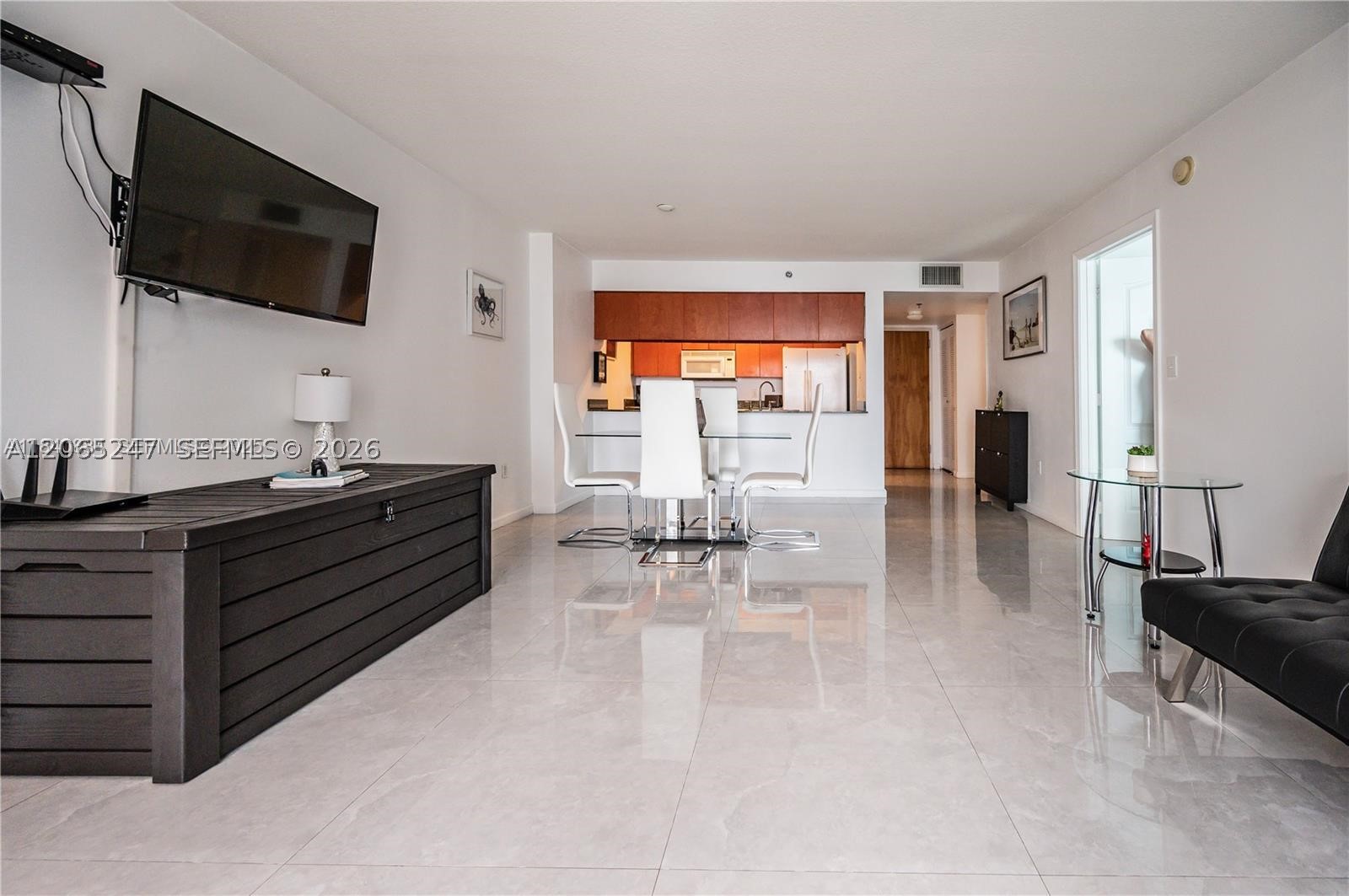 1200 Brickell Bay Dr #3821, Miami FL 33131