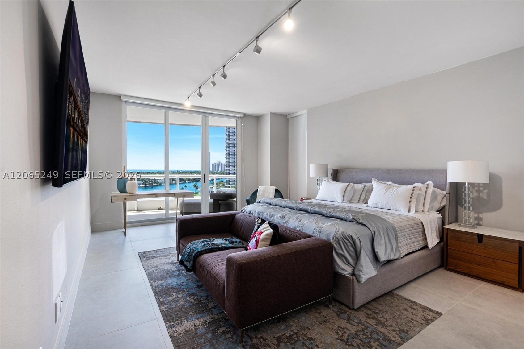 21050 Point Pl #1006, Aventura FL 33180