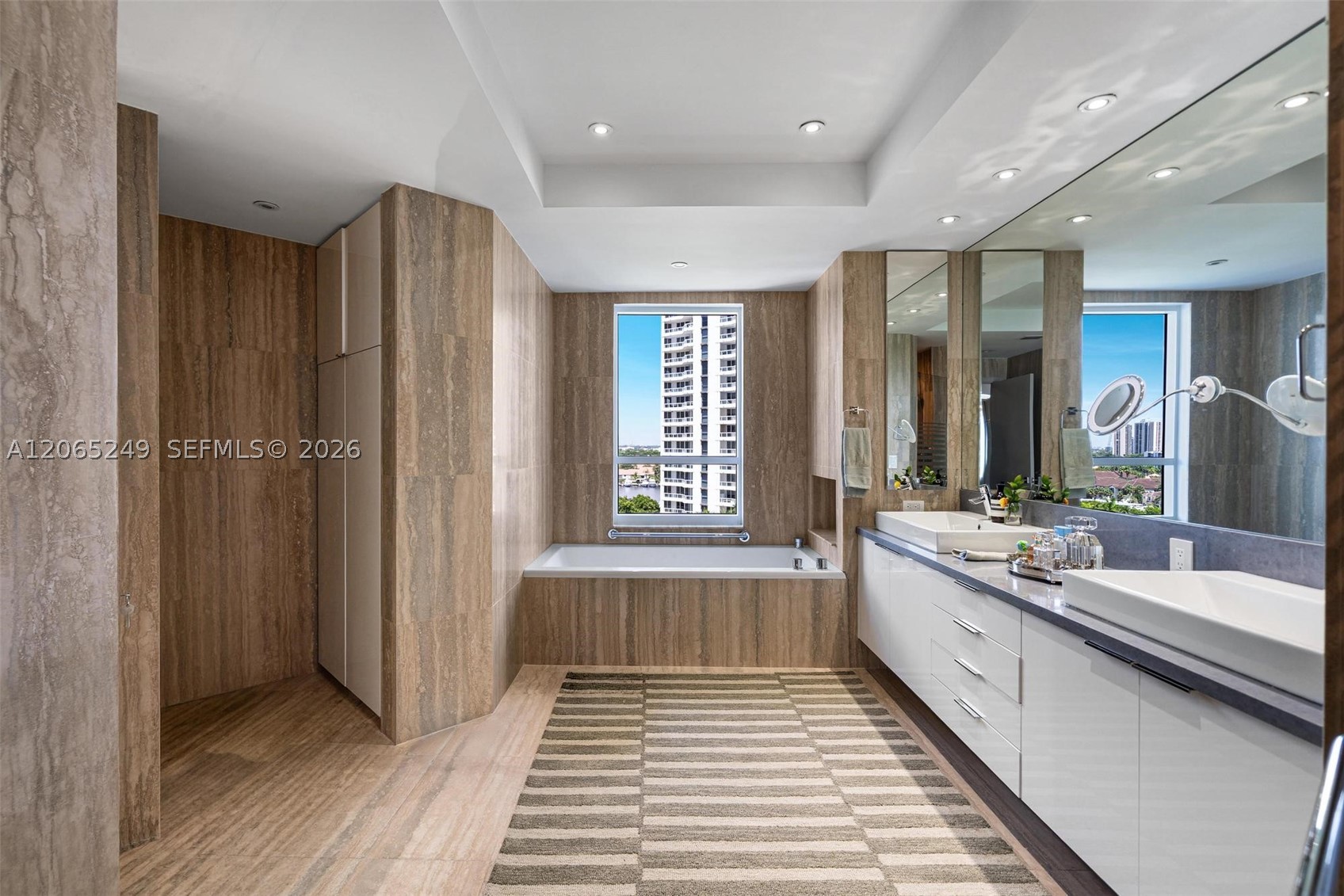 21050 Point Pl #1006, Aventura FL 33180