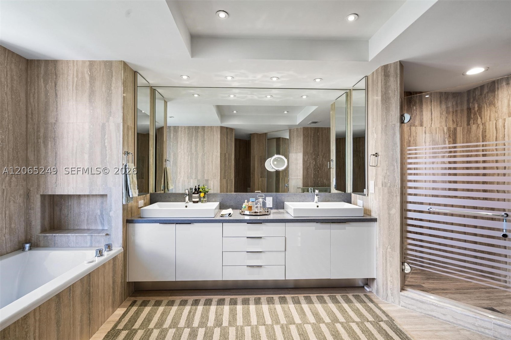 21050 Point Pl #1006, Aventura FL 33180