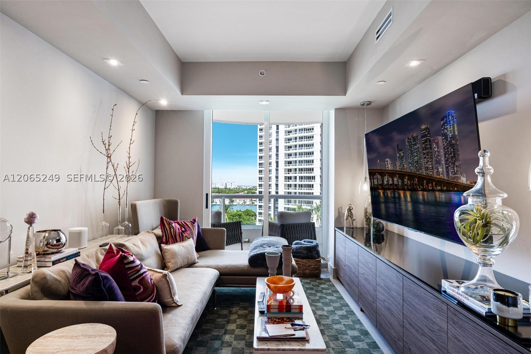 21050 Point Pl #1006, Aventura FL 33180