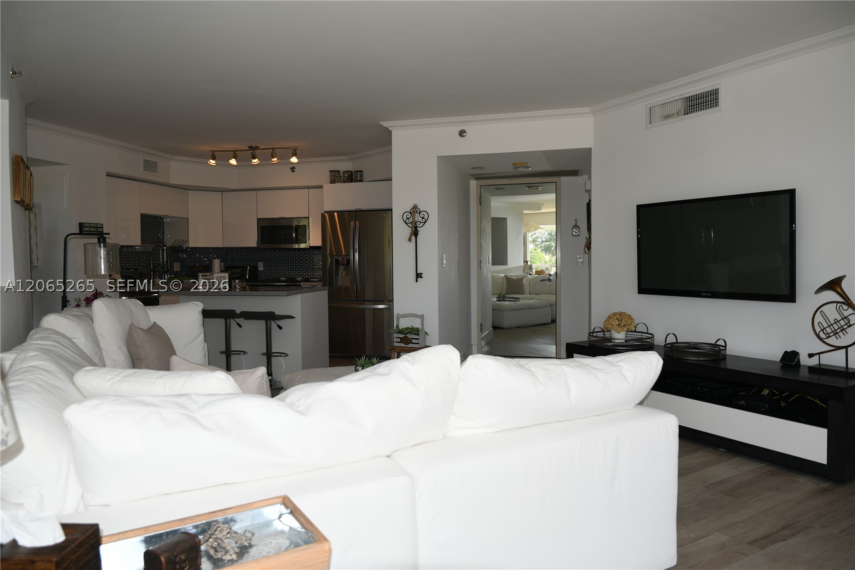 1000 E Island Blvd #303, Aventura FL 33160