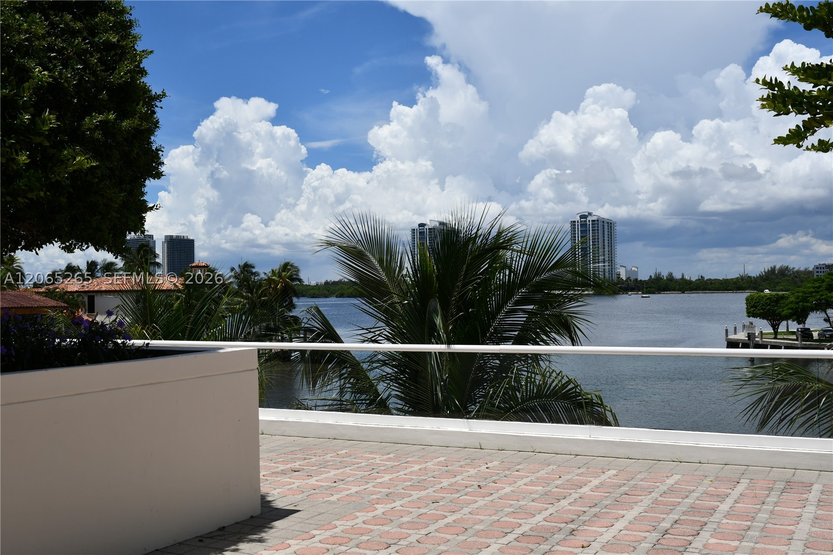 1000 E Island Blvd #303, Aventura FL 33160
