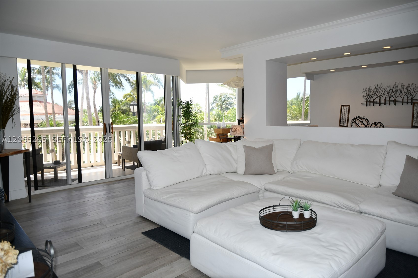 1000 E Island Blvd #303, Aventura FL 33160
