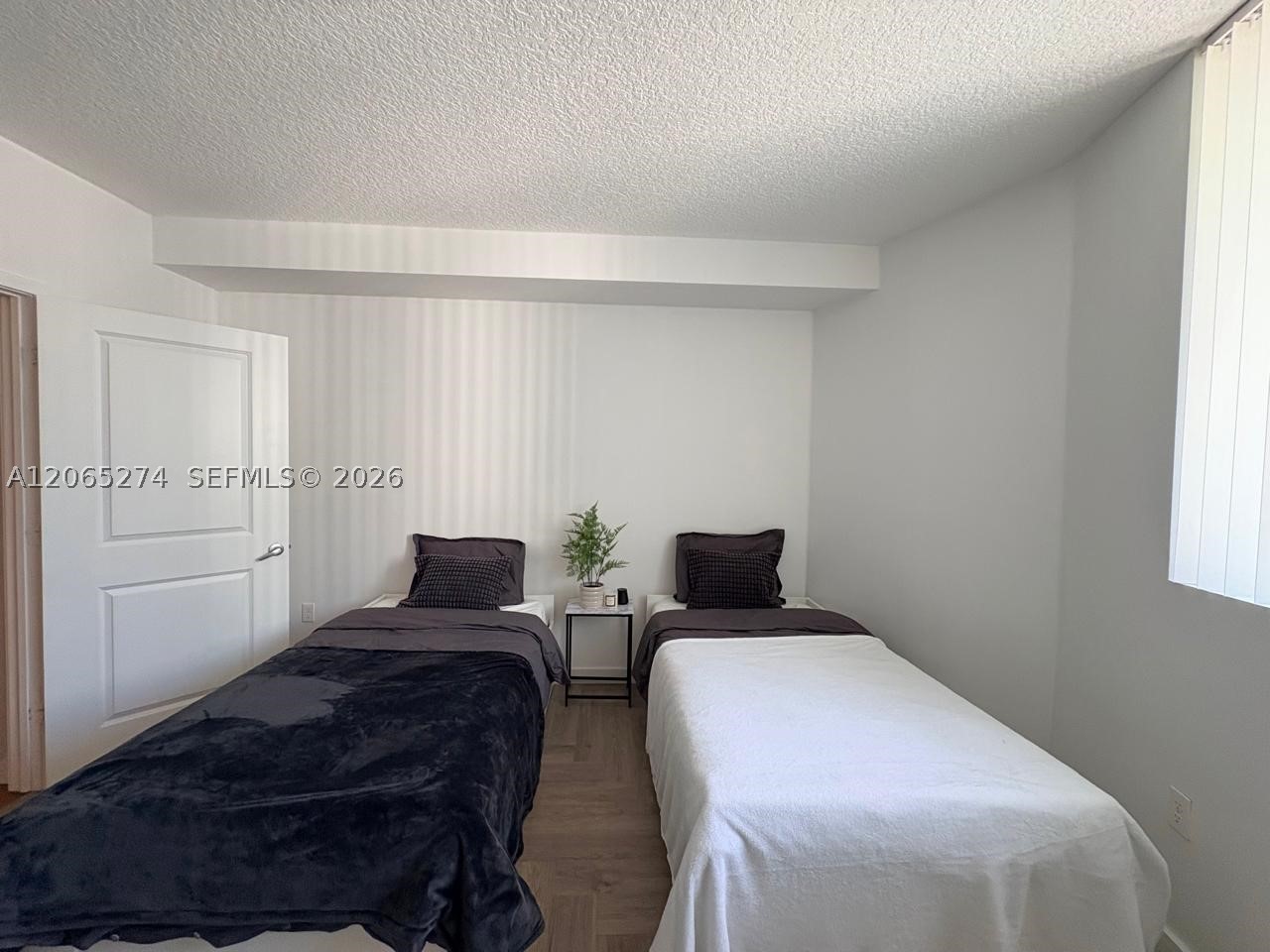 601 NE 23rd St #PH04, Miami FL 33137