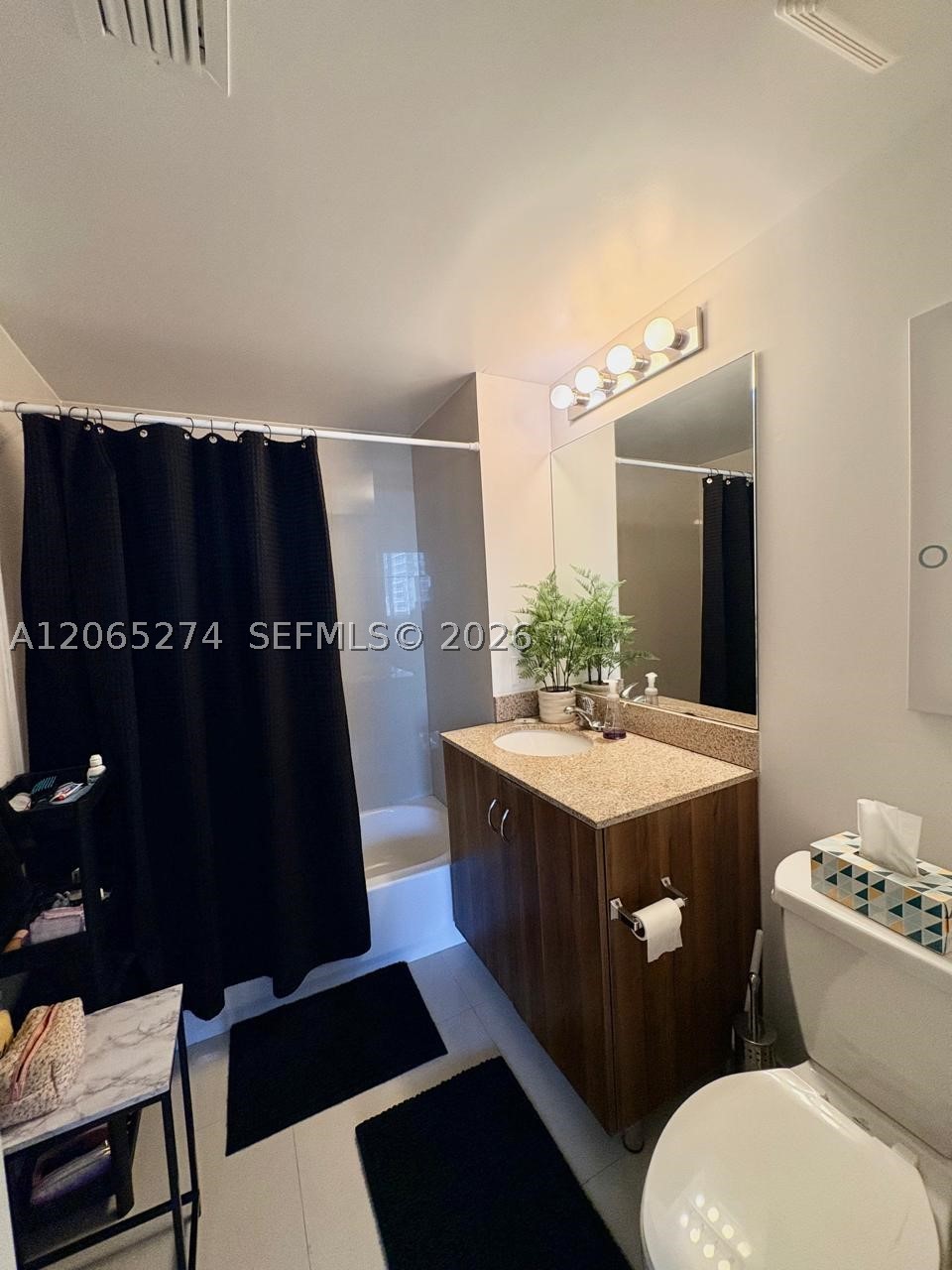 601 NE 23rd St #PH04, Miami FL 33137