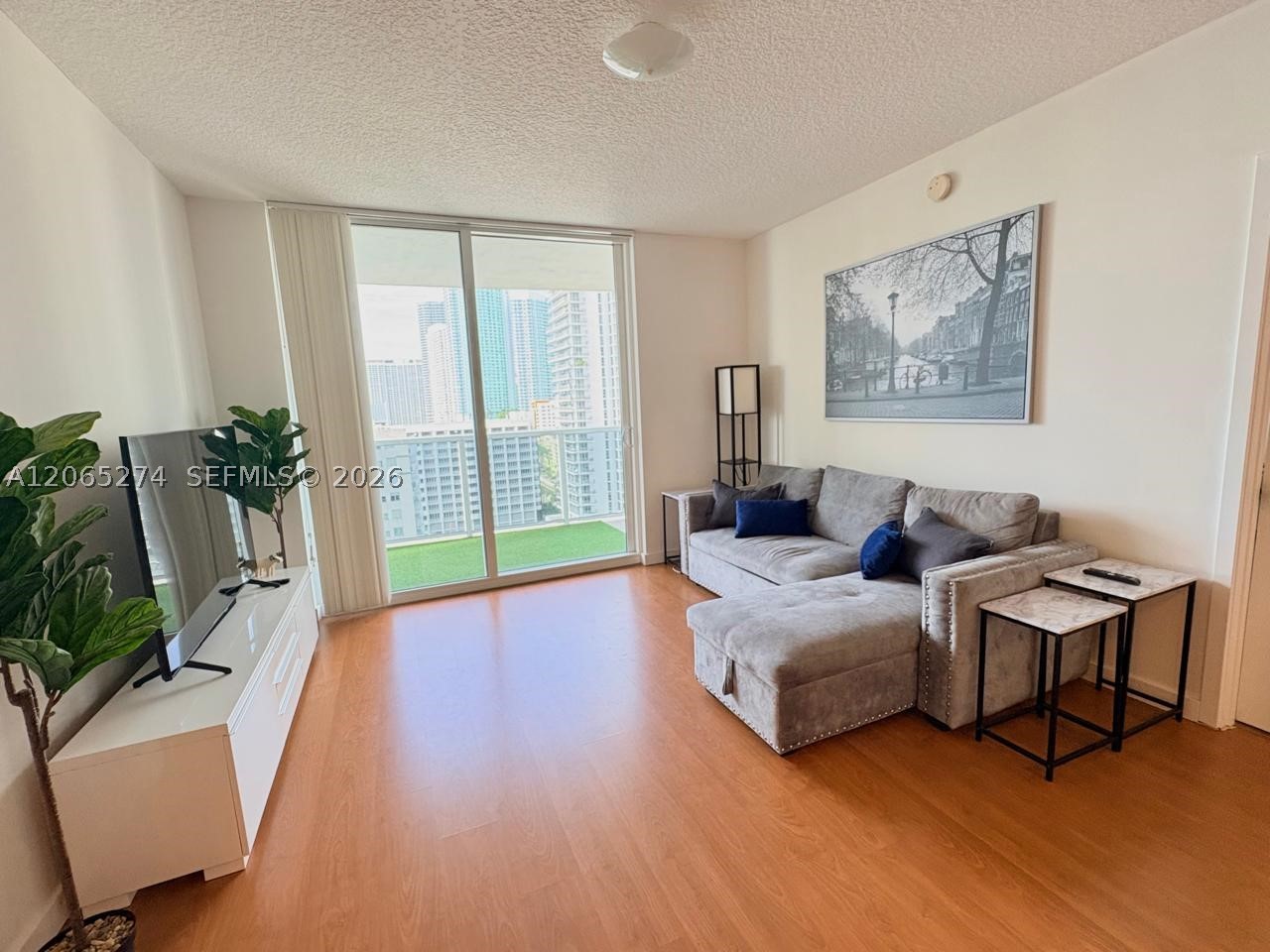 601 NE 23rd St #PH04, Miami FL 33137