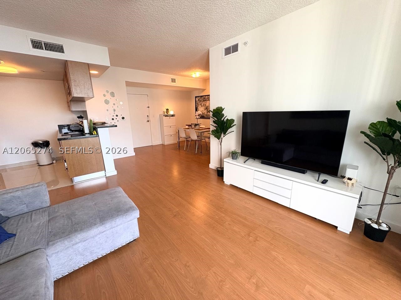 601 NE 23rd St #PH04, Miami FL 33137