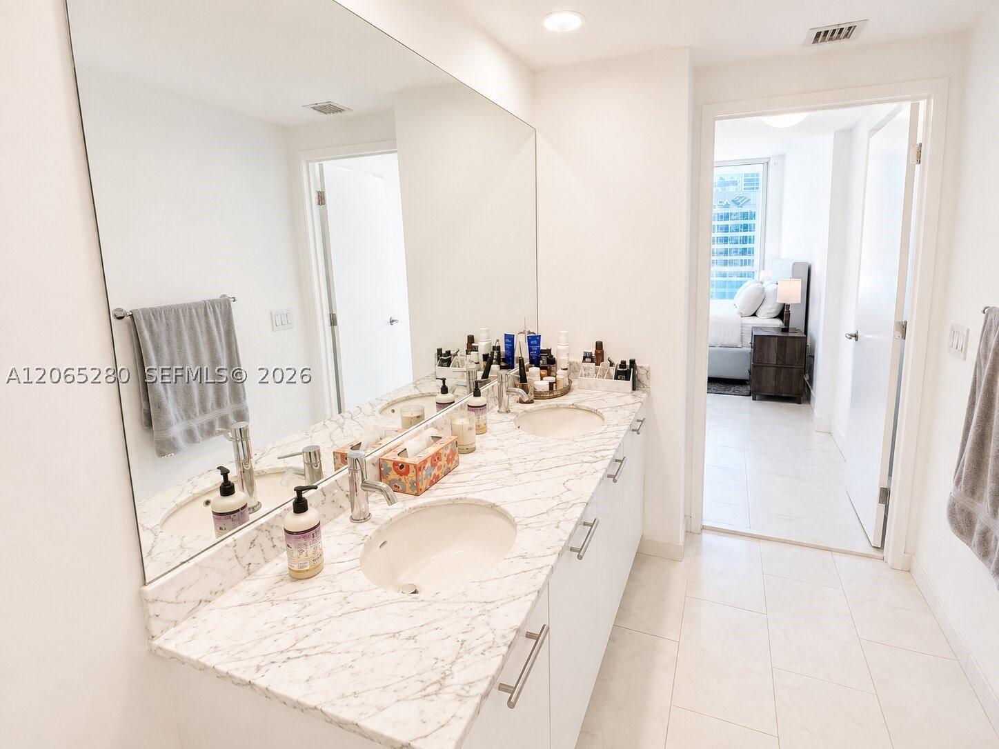 950 Brickell Bay Dr #3904, Miami FL 33131