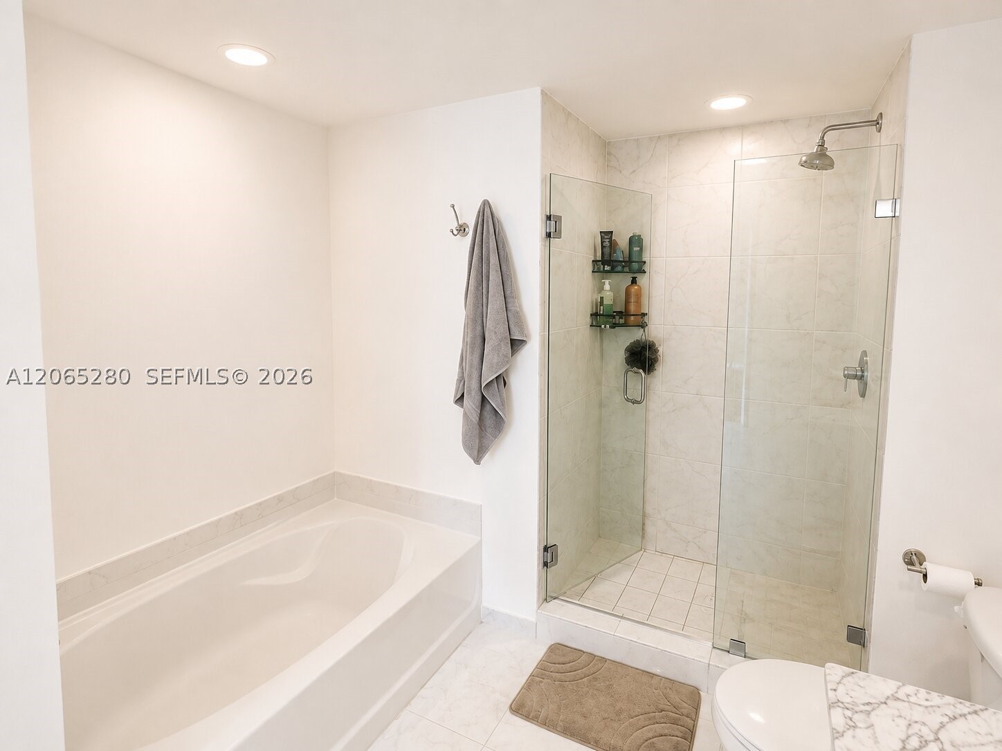 950 Brickell Bay Dr #3904, Miami FL 33131