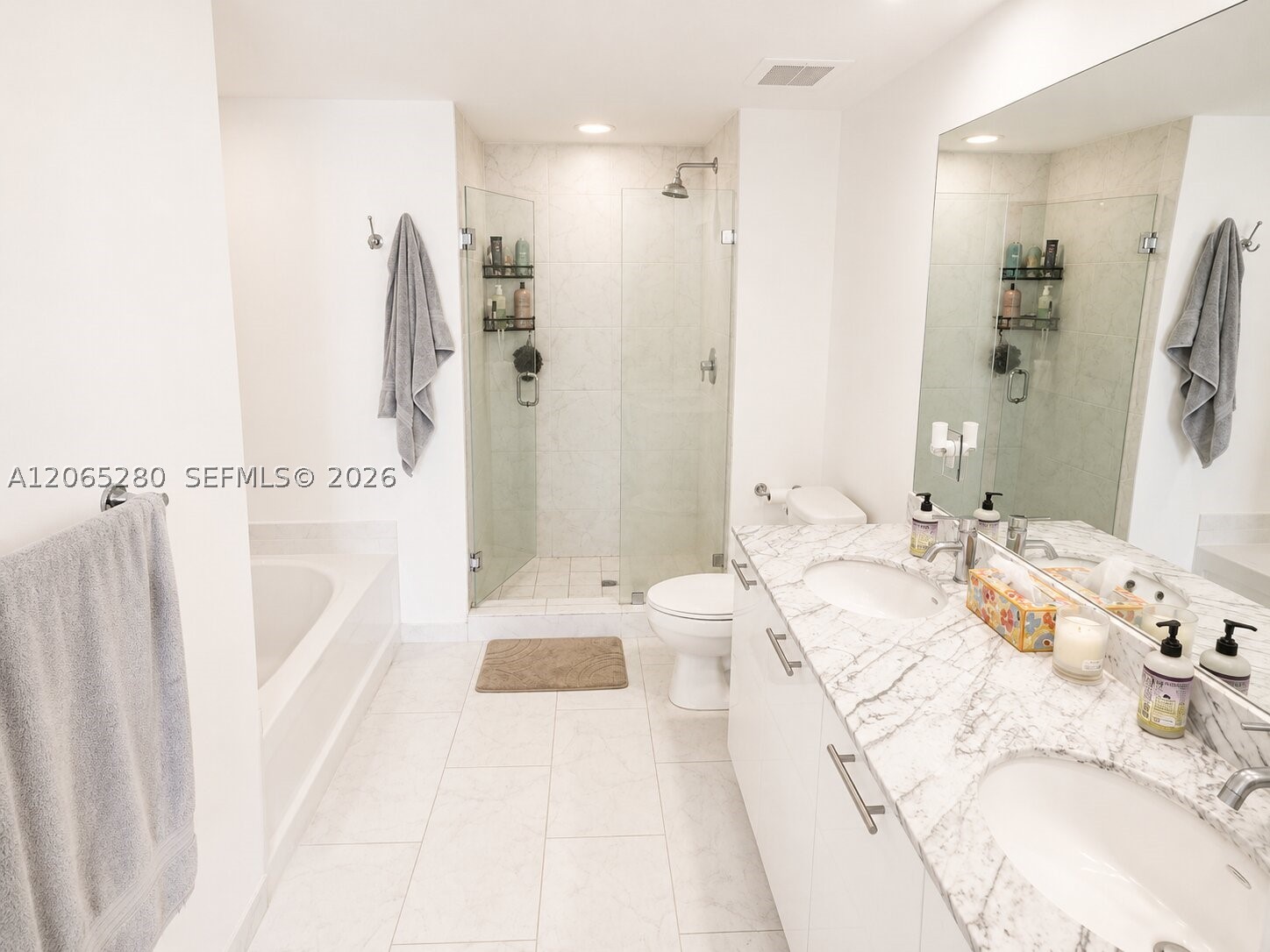 950 Brickell Bay Dr #3904, Miami FL 33131