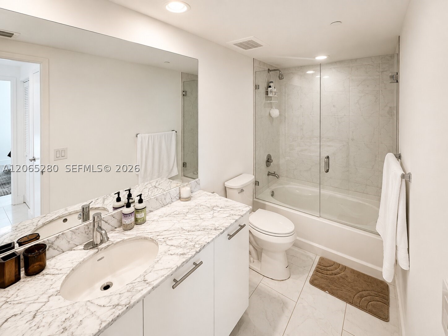 950 Brickell Bay Dr #3904, Miami FL 33131