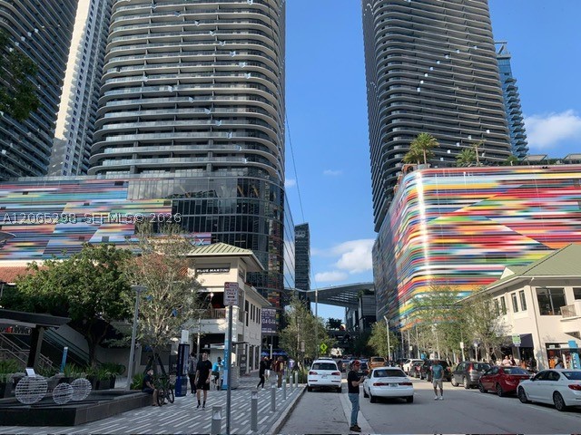 45 SW 9th St #1005, Miami FL 33130