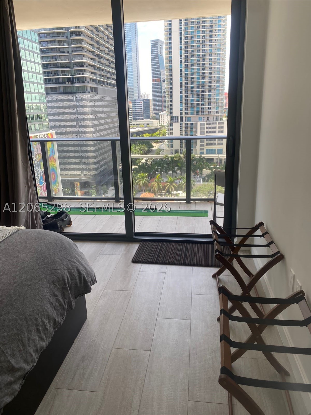 45 SW 9th St #1005, Miami FL 33130