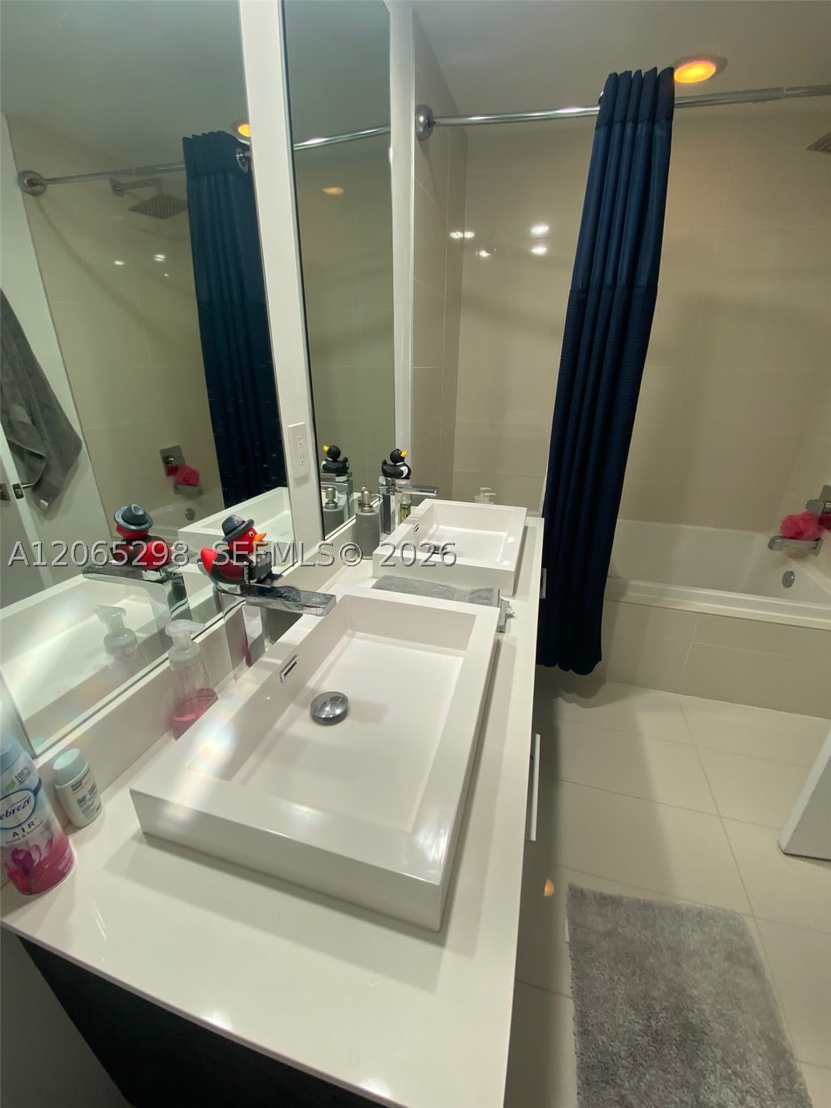 45 SW 9th St #1005, Miami FL 33130