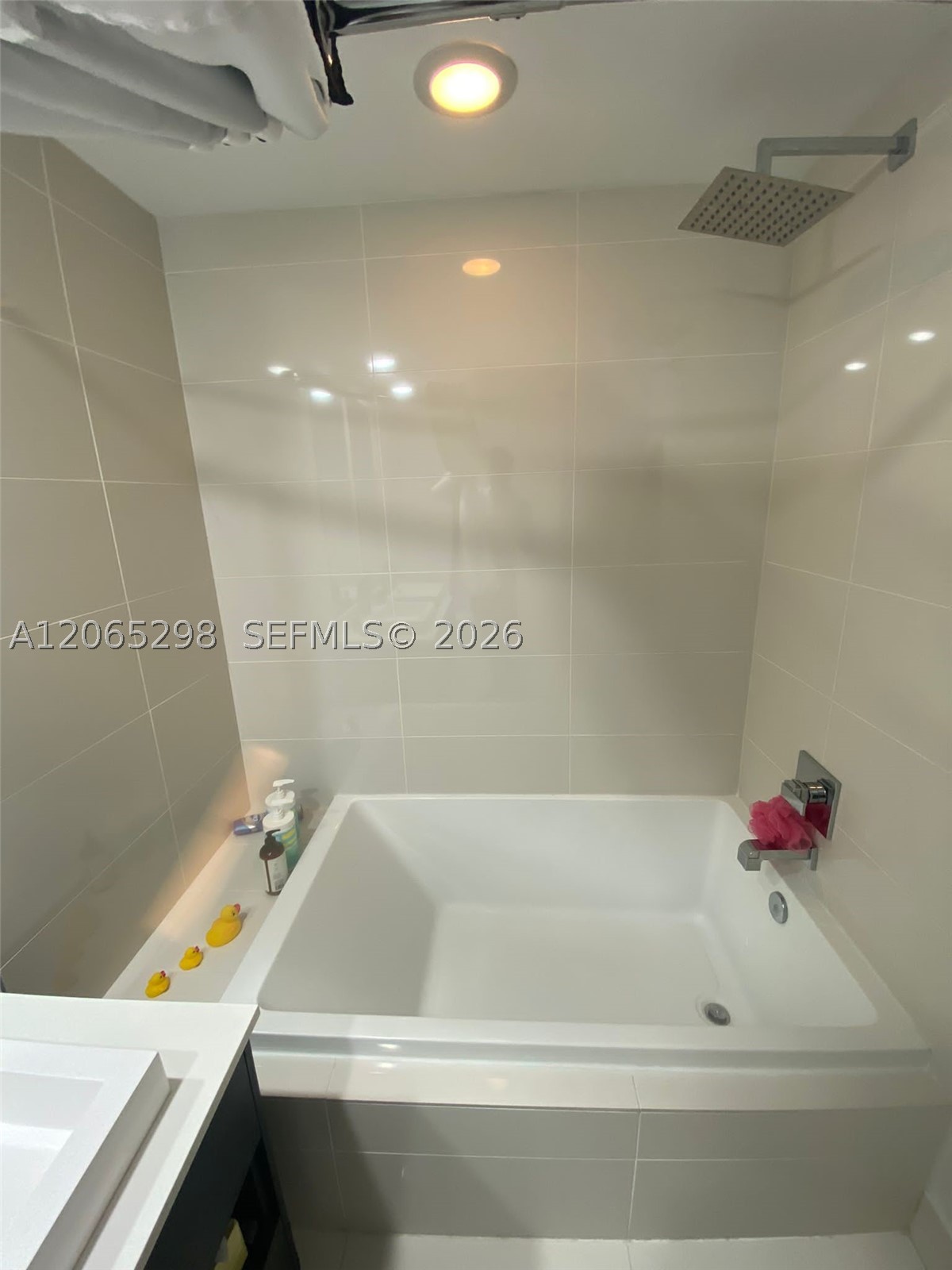 45 SW 9th St #1005, Miami FL 33130