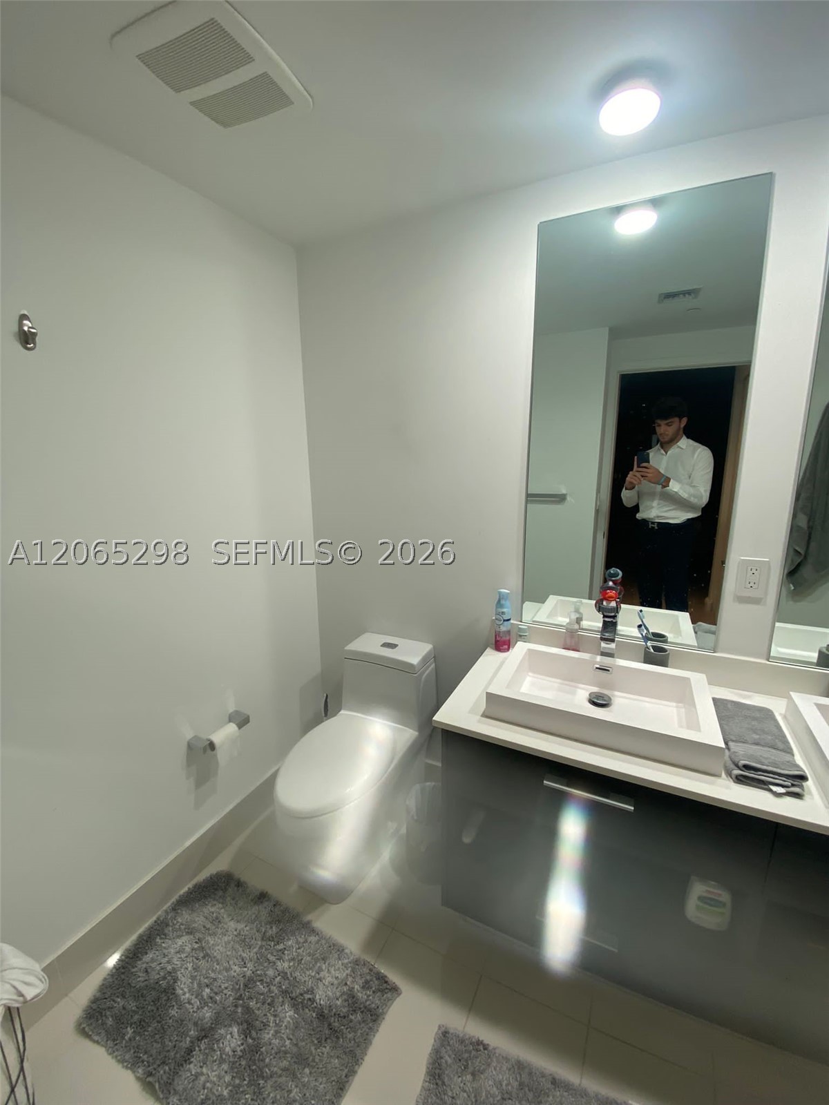 45 SW 9th St #1005, Miami FL 33130
