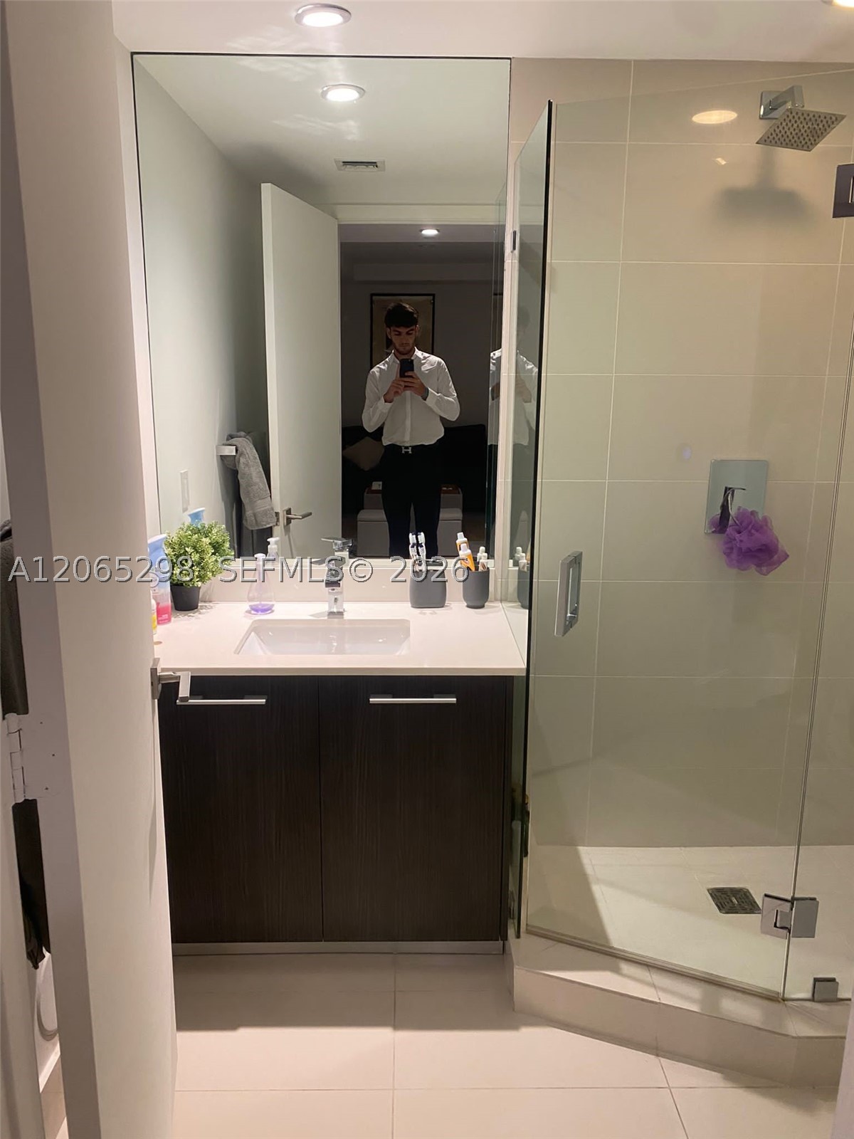 45 SW 9th St #1005, Miami FL 33130
