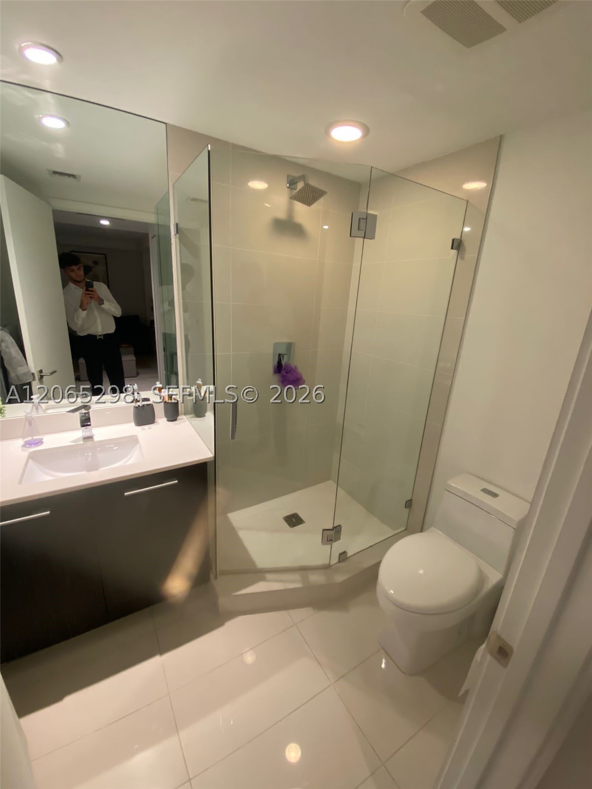 45 SW 9th St #1005, Miami FL 33130
