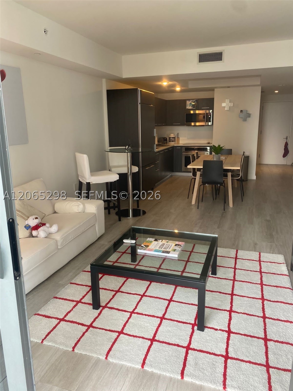 45 SW 9th St #1005, Miami FL 33130