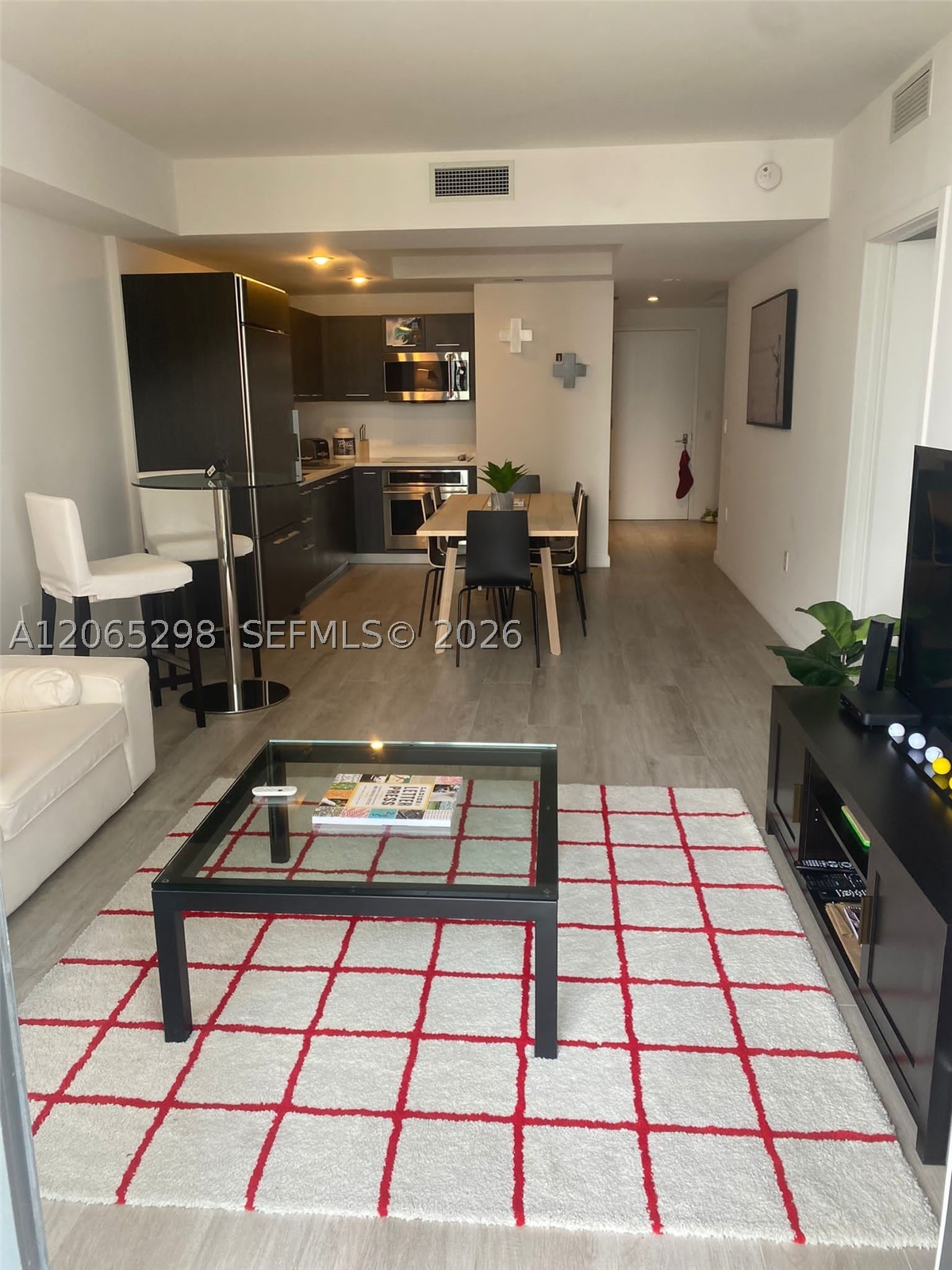 45 SW 9th St #1005, Miami FL 33130