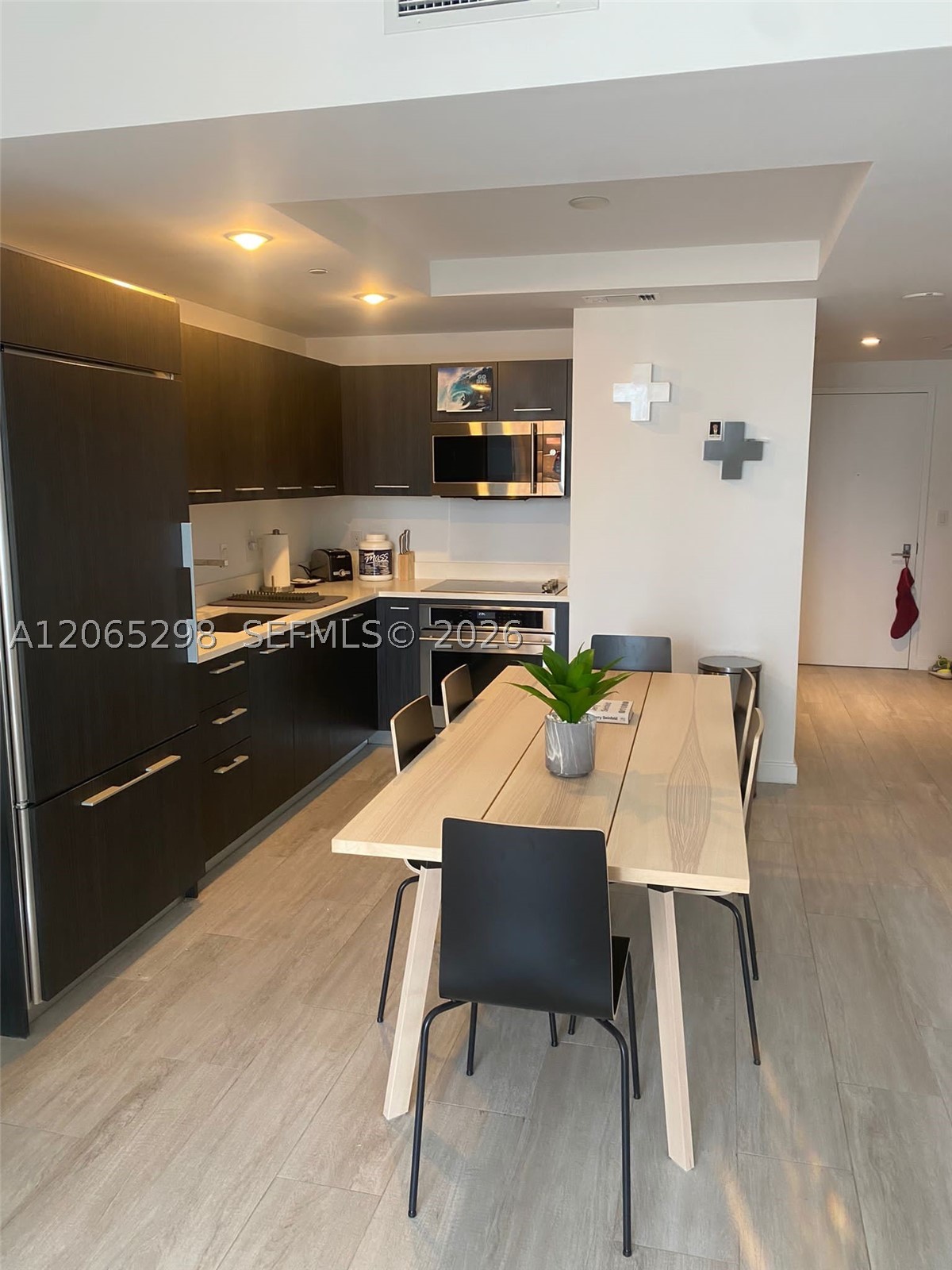 45 SW 9th St #1005, Miami FL 33130