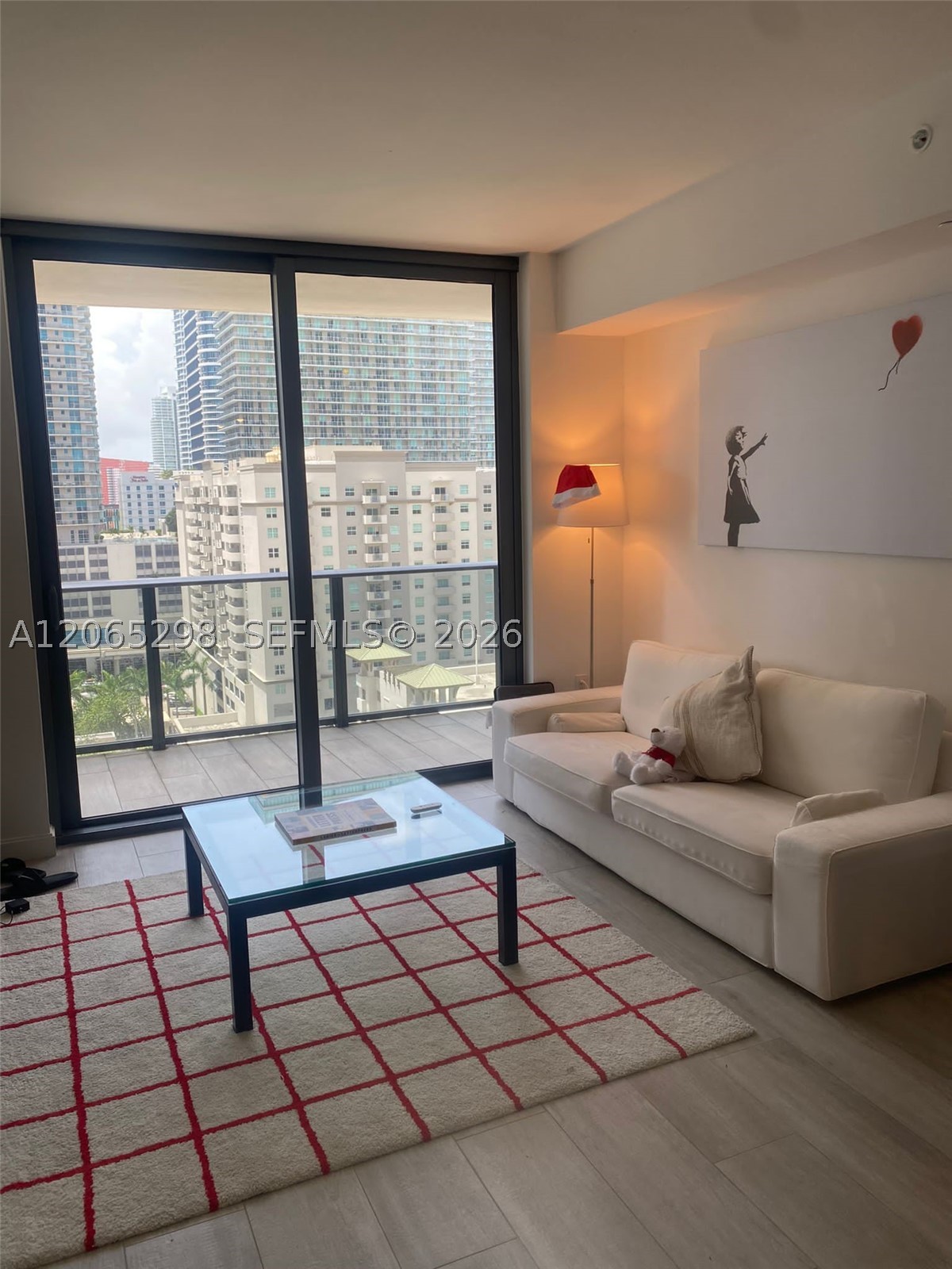 45 SW 9th St #1005, Miami FL 33130