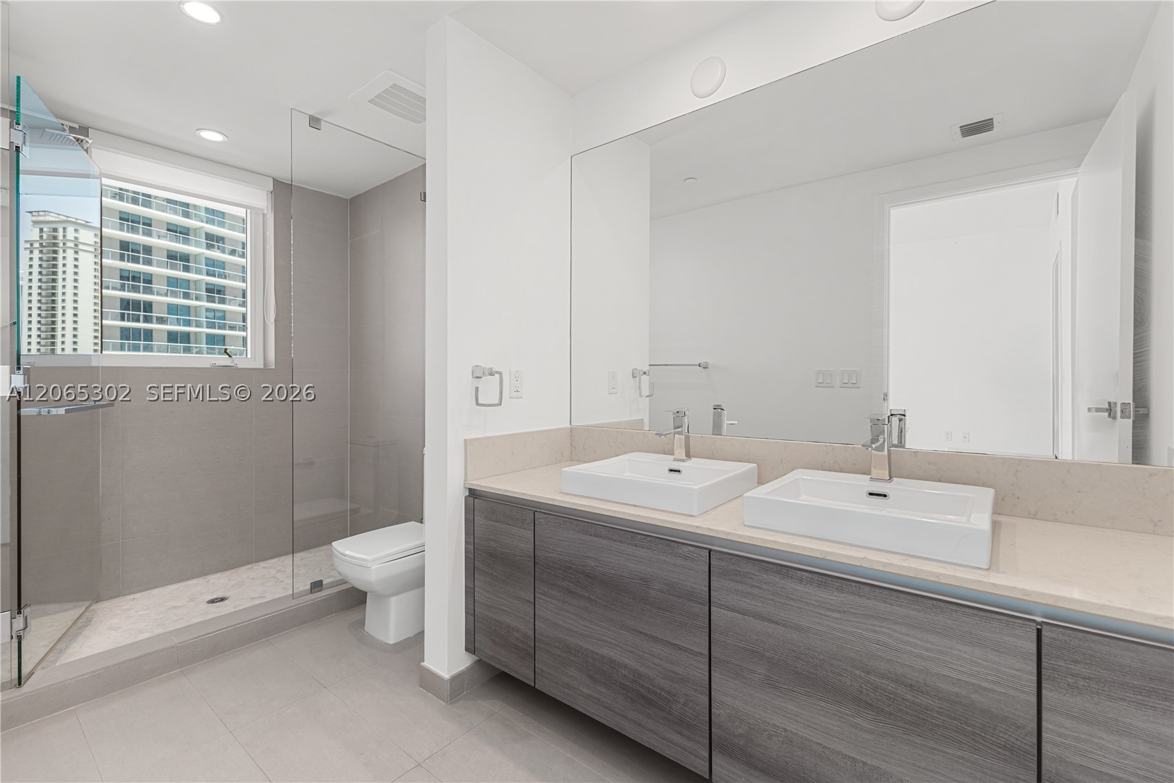 1080 Brickell Ave #1409, Miami FL 33131