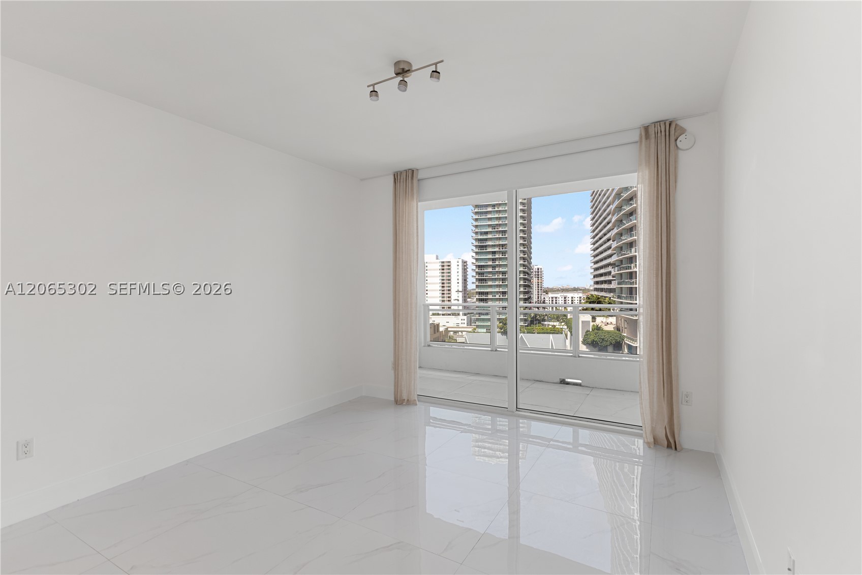1080 Brickell Ave #1409, Miami FL 33131