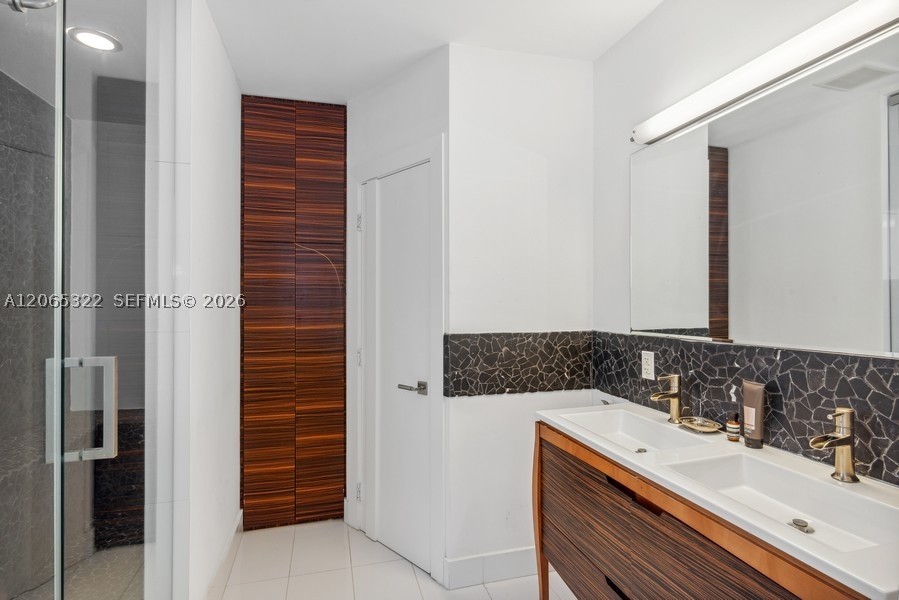 8215 SW 63rd Pl, Miami FL 33143