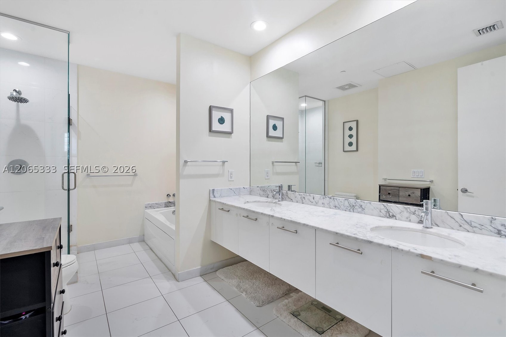 55 SE 6th St #4305, Miami FL 33131