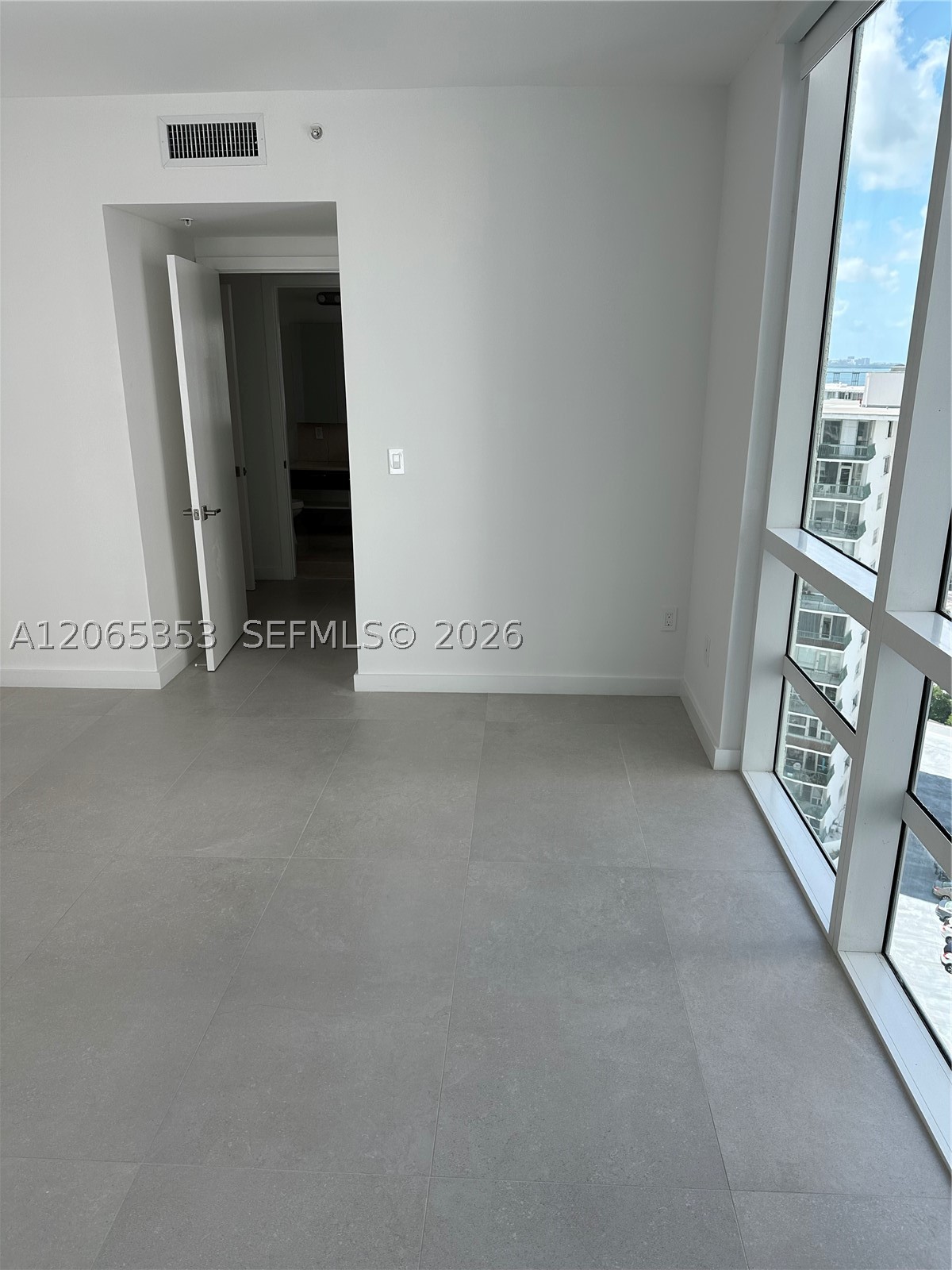 218 SE 14th St #1908, Miami FL 33131