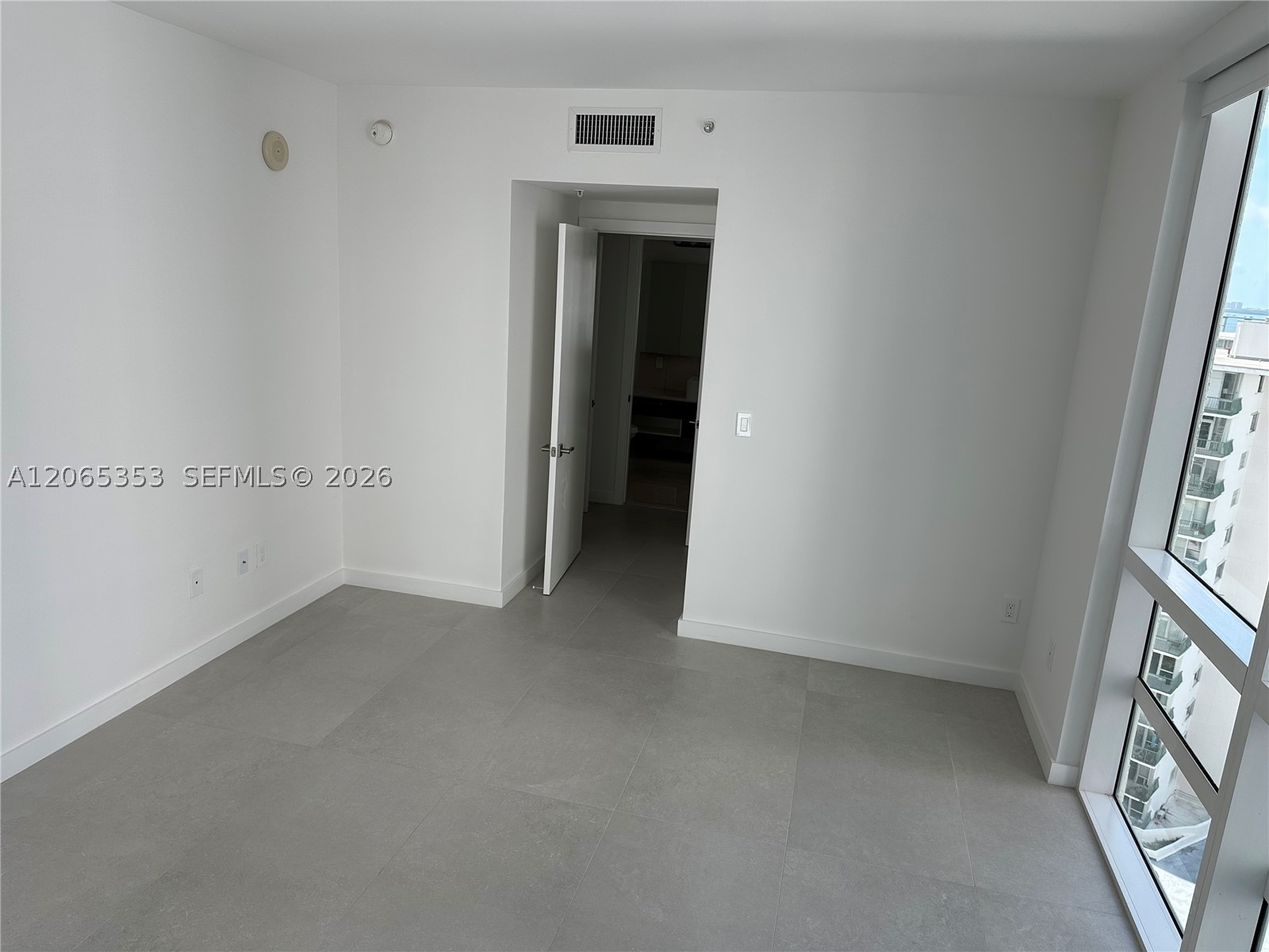 218 SE 14th St #1908, Miami FL 33131