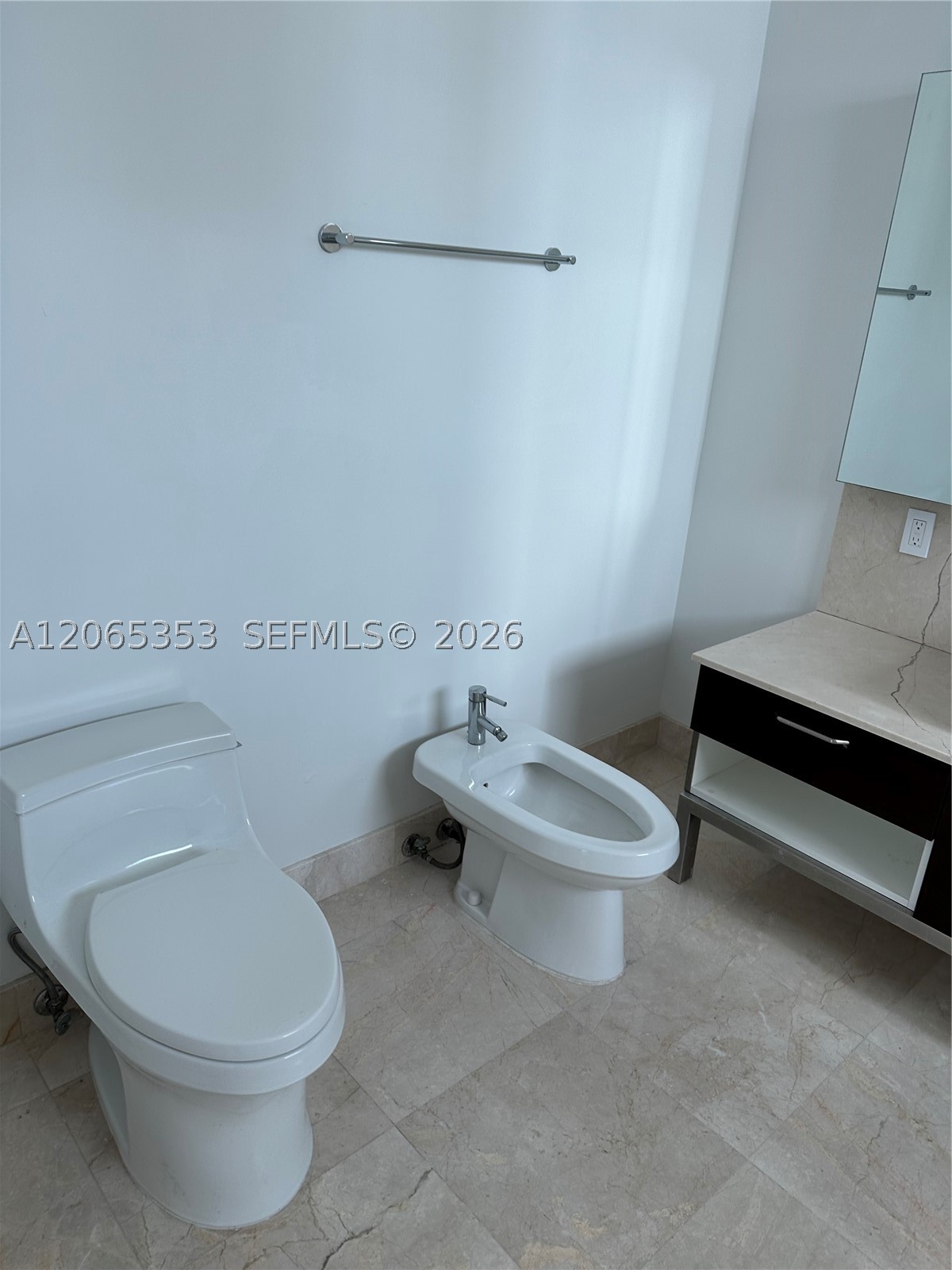 218 SE 14th St #1908, Miami FL 33131