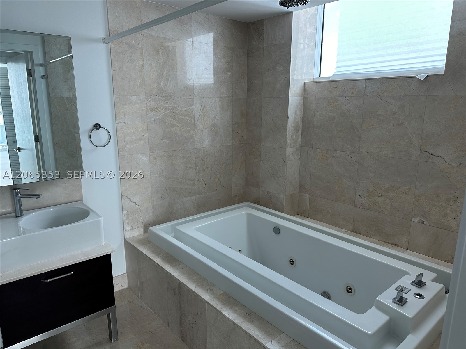 218 SE 14th St #1908, Miami FL 33131