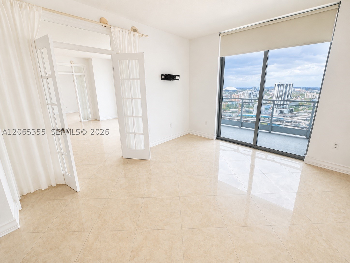 90 SW 3rd St #3106, Miami FL 33130