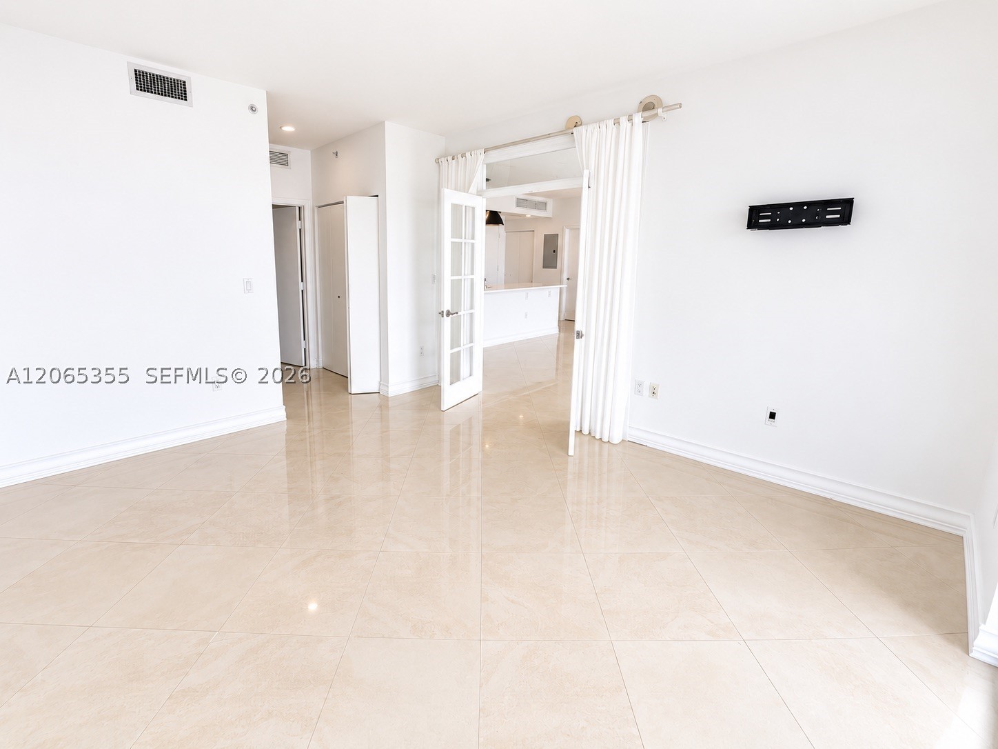 90 SW 3rd St #3106, Miami FL 33130