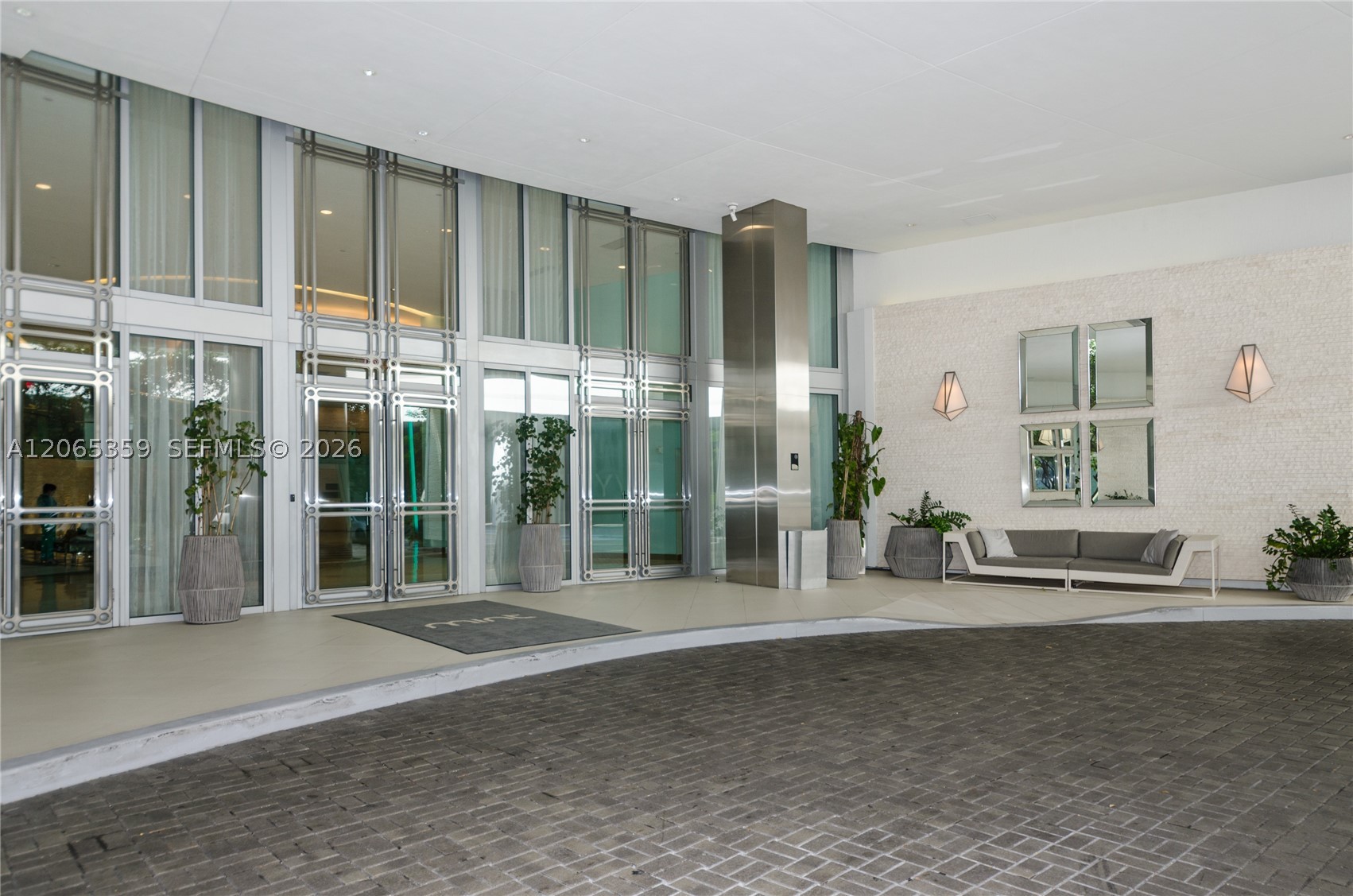 92 SW 3rd Street #2812, Miami FL 33130