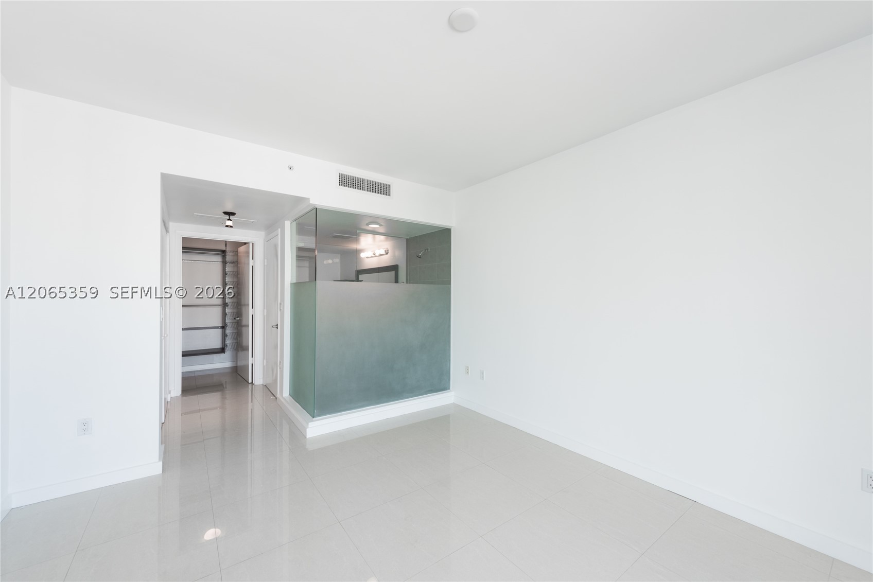 92 SW 3rd Street #2812, Miami FL 33130