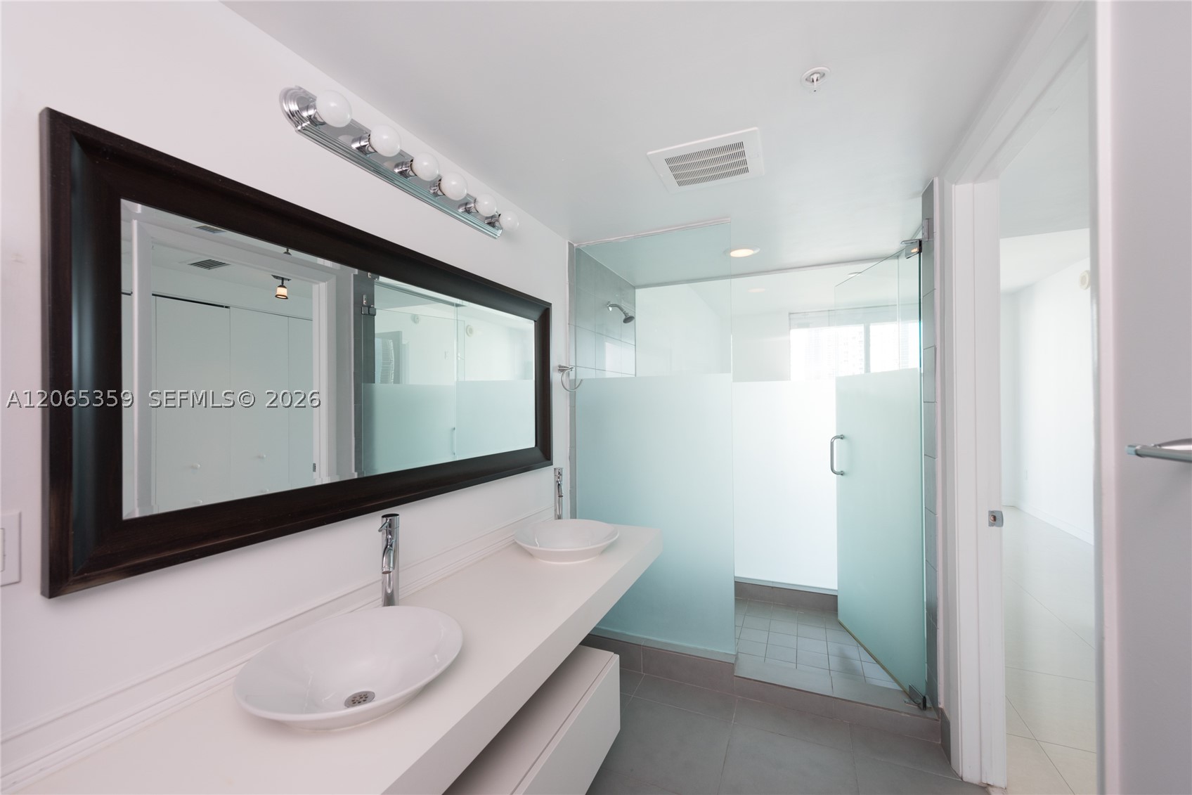 92 SW 3rd Street #2812, Miami FL 33130