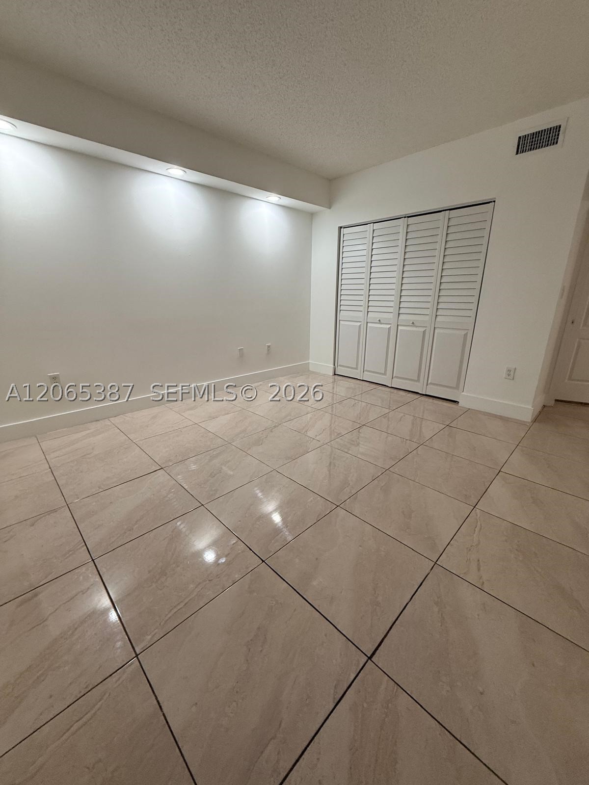 5091 NW 7th St #1009, Miami FL 33126