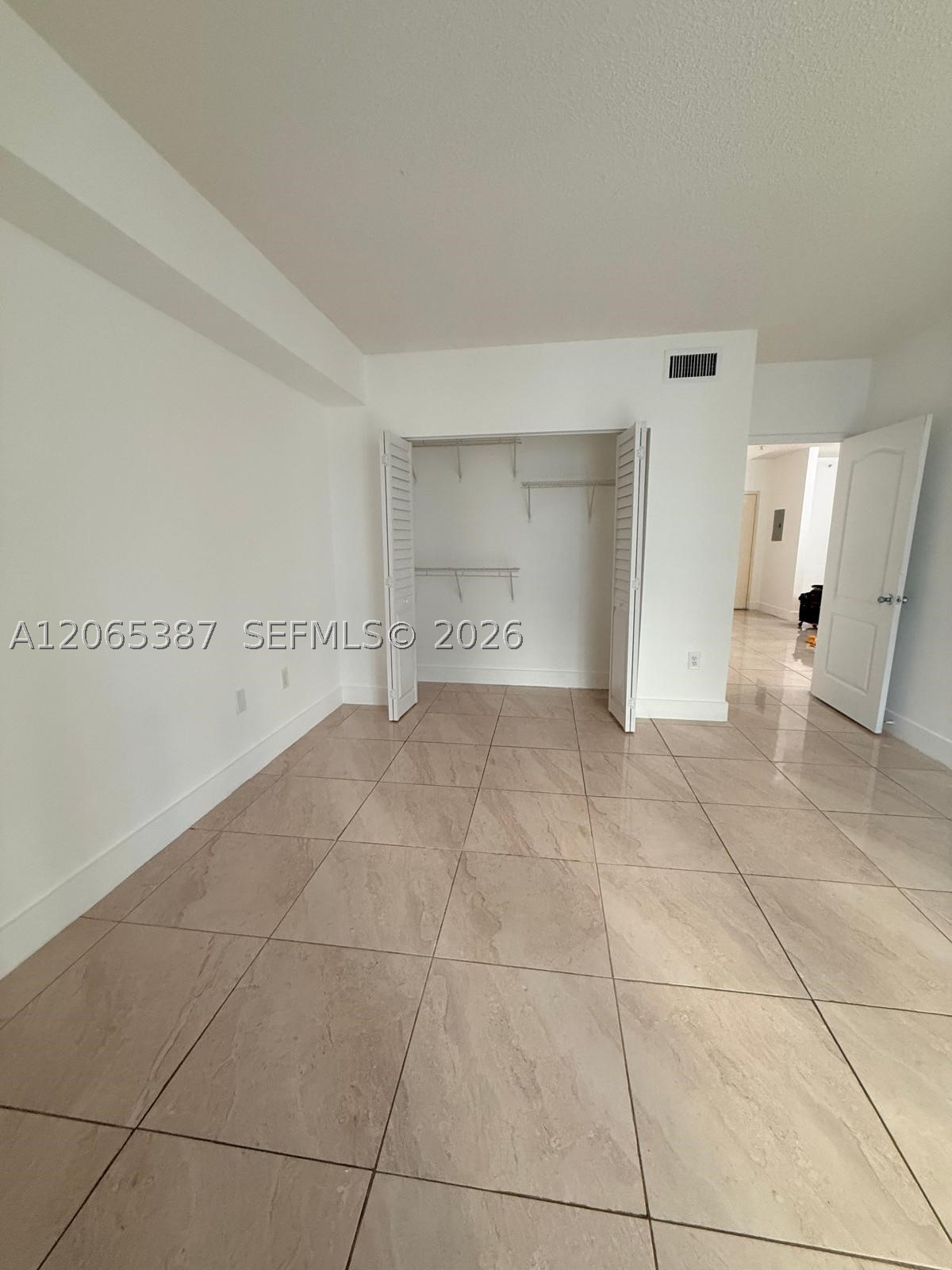 5091 NW 7th St #1009, Miami FL 33126