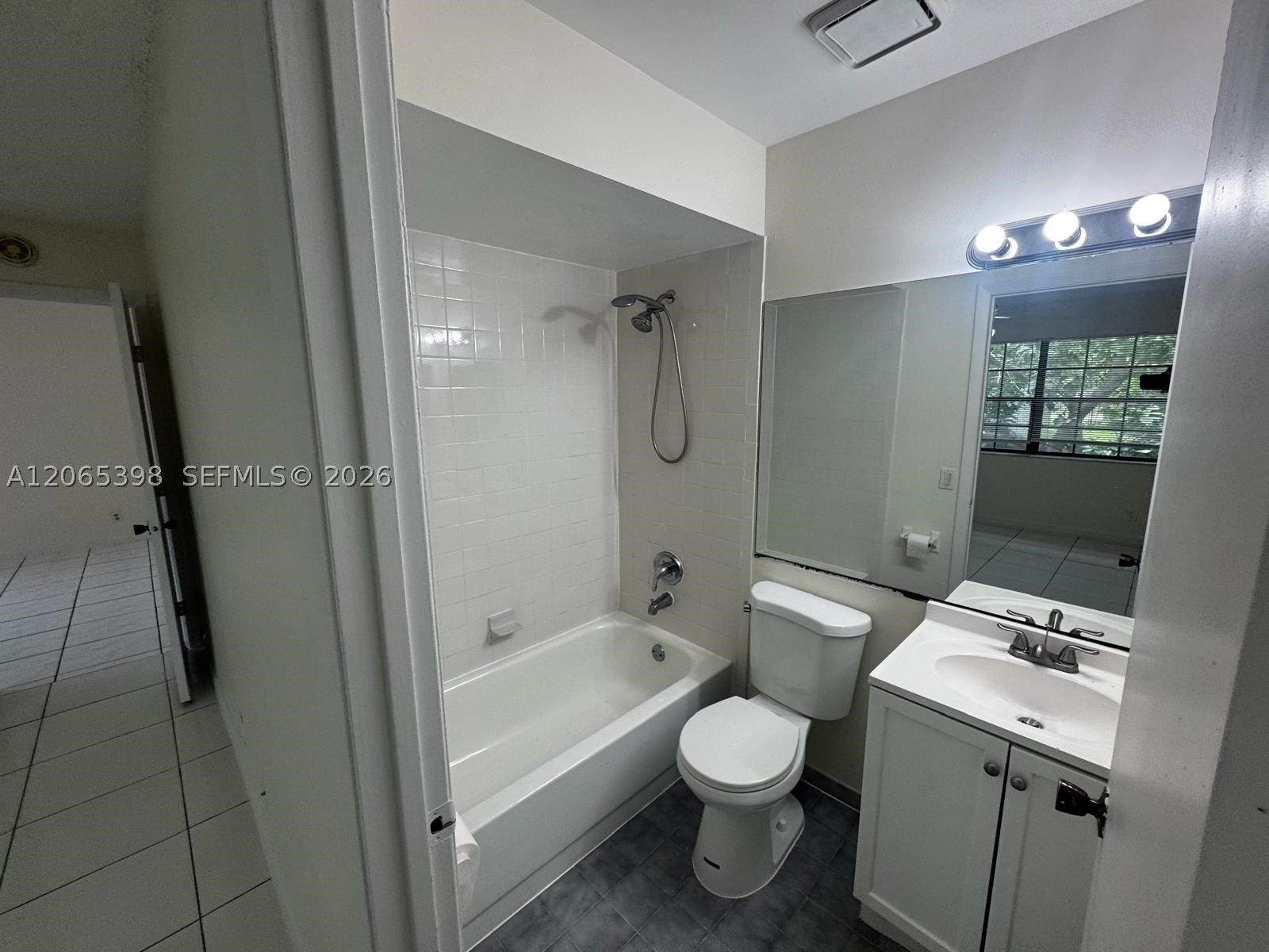 8848 NW 76th Ct, Tamarac FL 33321