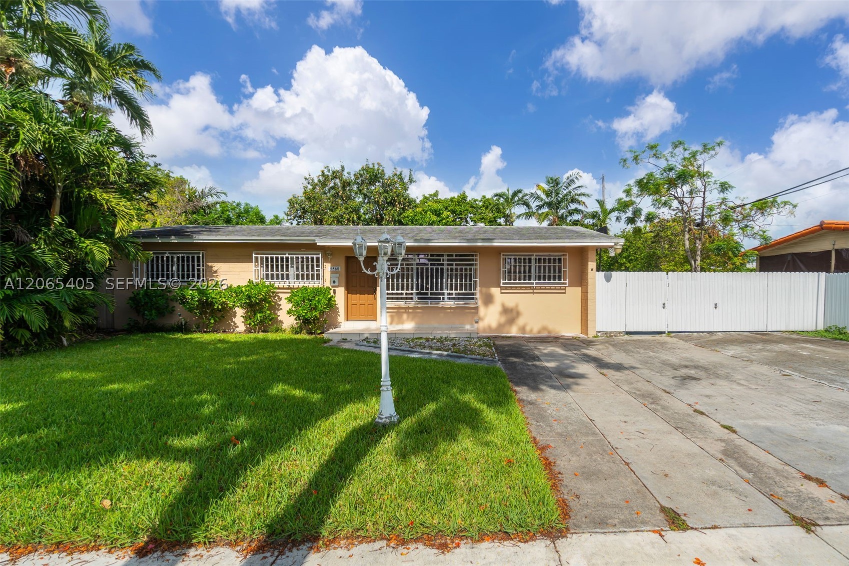 5560 W 6th Ave, Hialeah FL 33012