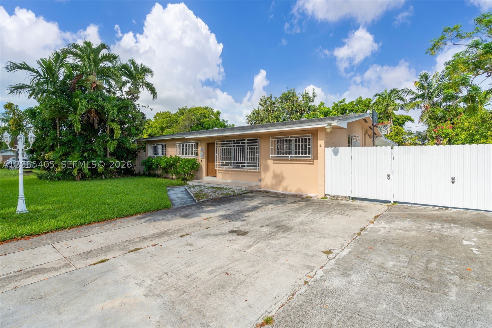 5560 W 6th Ave, Hialeah FL 33012