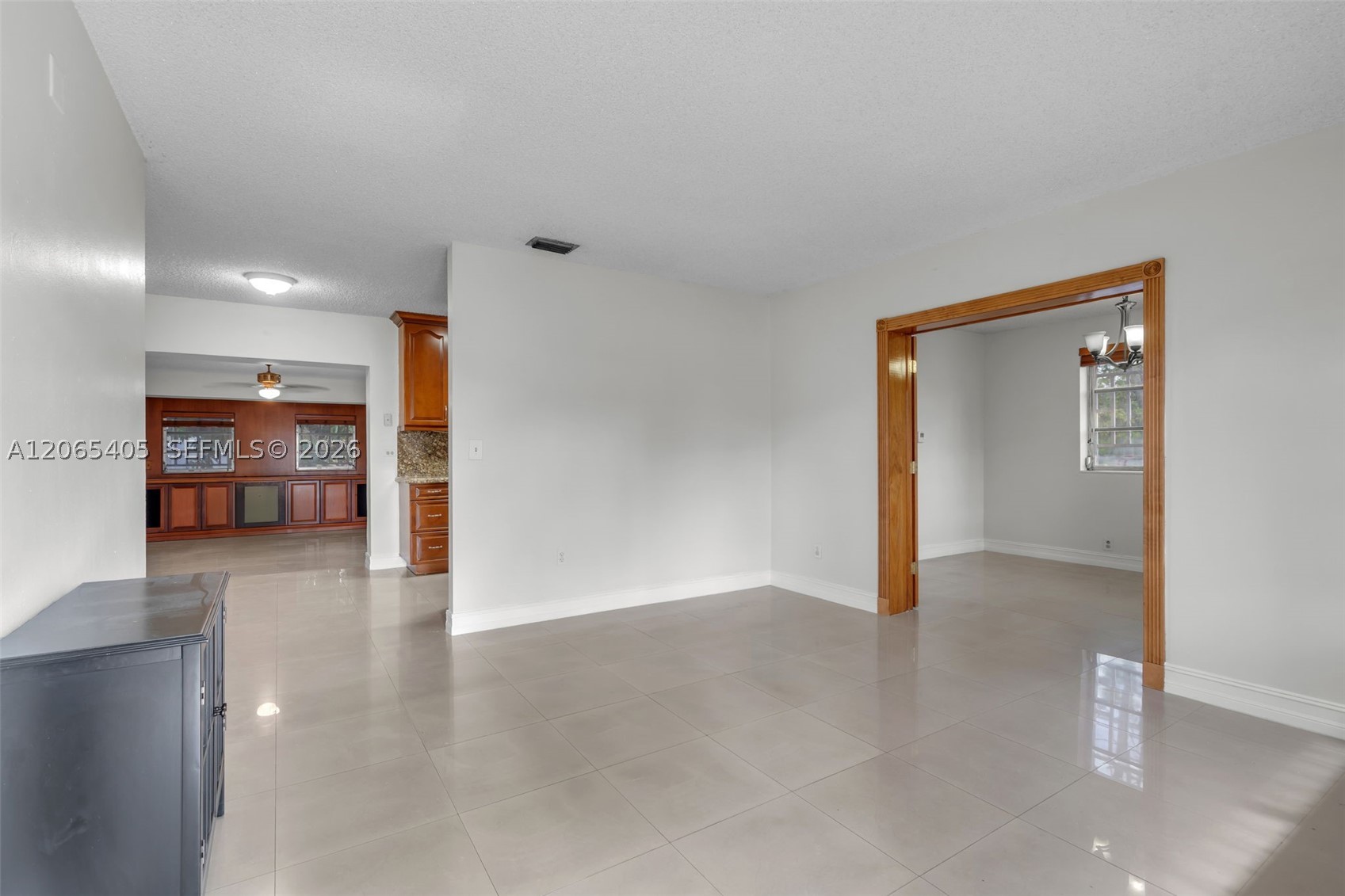 5560 W 6th Ave, Hialeah FL 33012