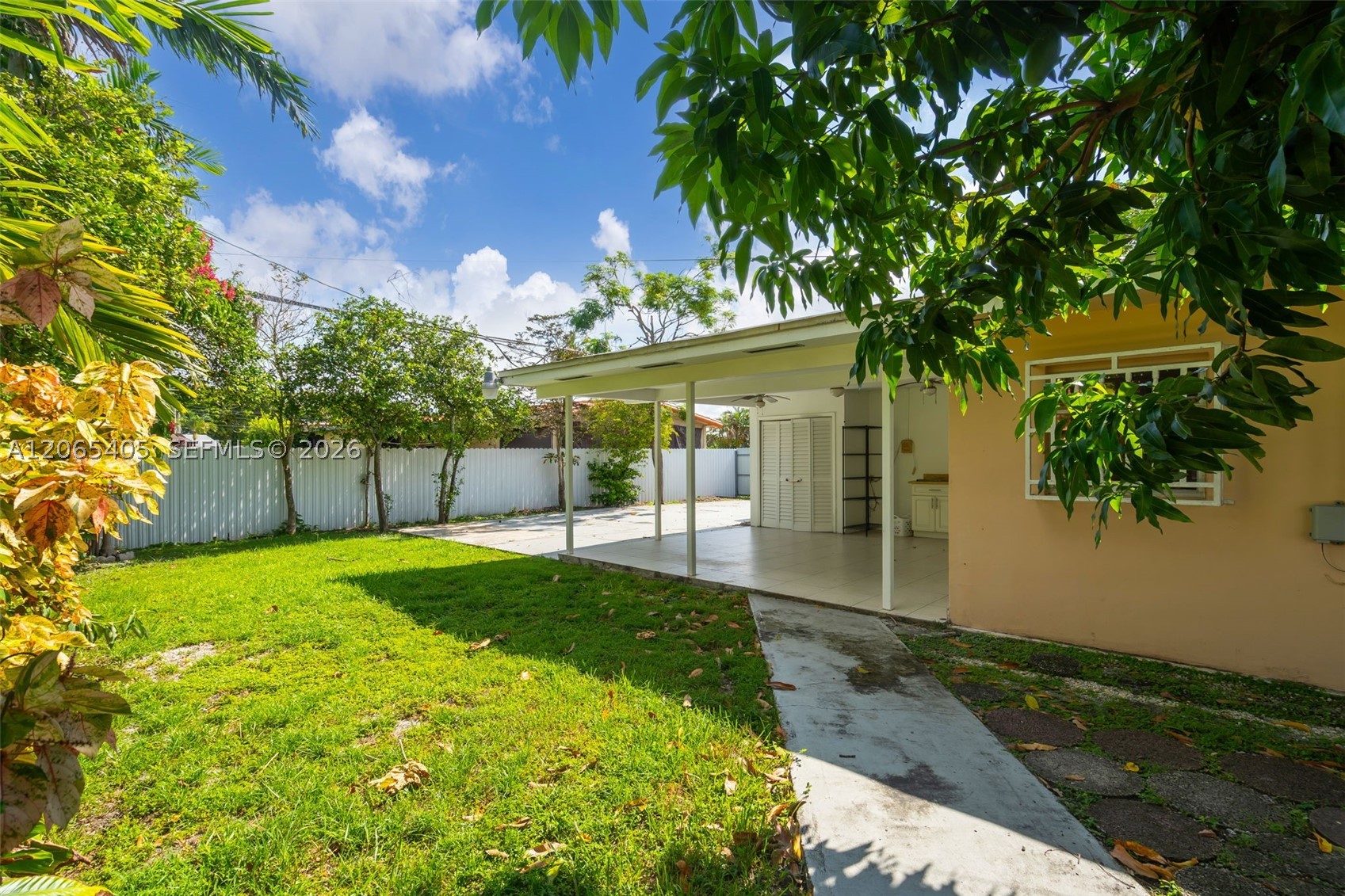 5560 W 6th Ave, Hialeah FL 33012