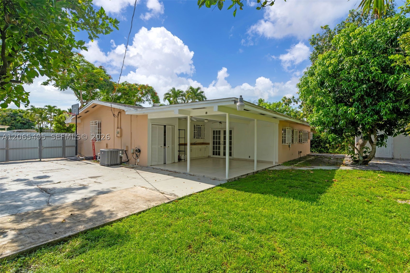 5560 W 6th Ave, Hialeah FL 33012